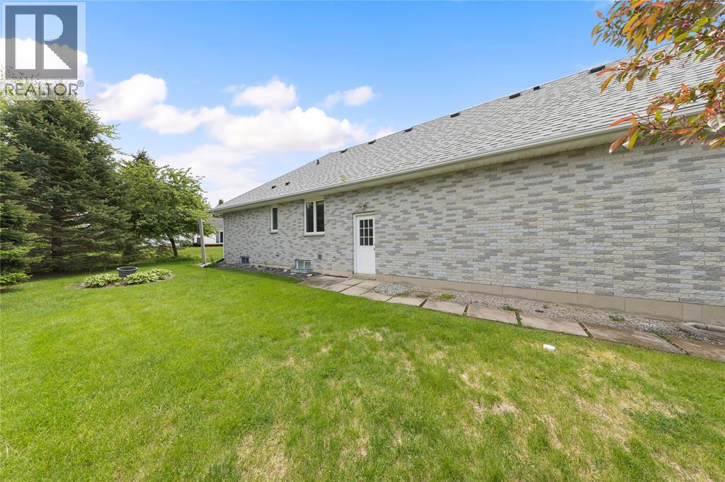 4335 Bluepoint Drive, Plympton-Wyoming, Ontario  N0N 1J6 - Photo 37 - 26011954