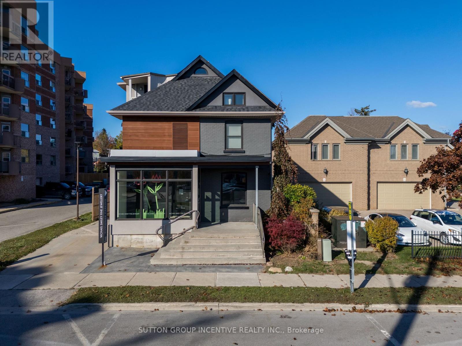 18 - 18 WORSLEY STREET, Barrie, Ontario