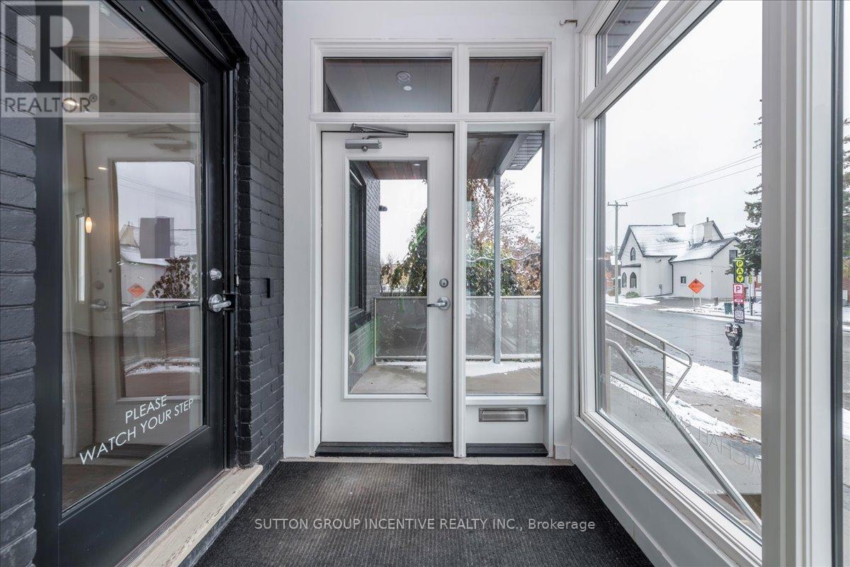 18 - 18 Worsley Street, Barrie, Ontario  L4M 1L4 - Photo 4 - S13168130