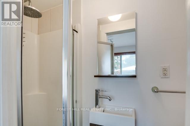 Rear Apartment - 48 Rowntree Avenue, Toronto, Ontario  M6N 1R7 - Photo 12 - W13168138