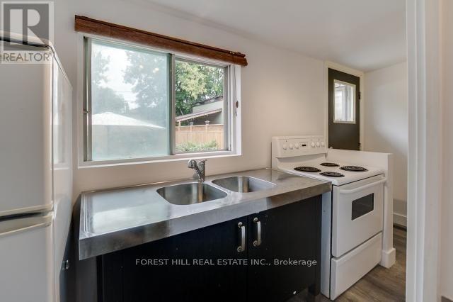 Rear Apartment - 48 Rowntree Avenue, Toronto, Ontario  M6N 1R7 - Photo 3 - W13168138