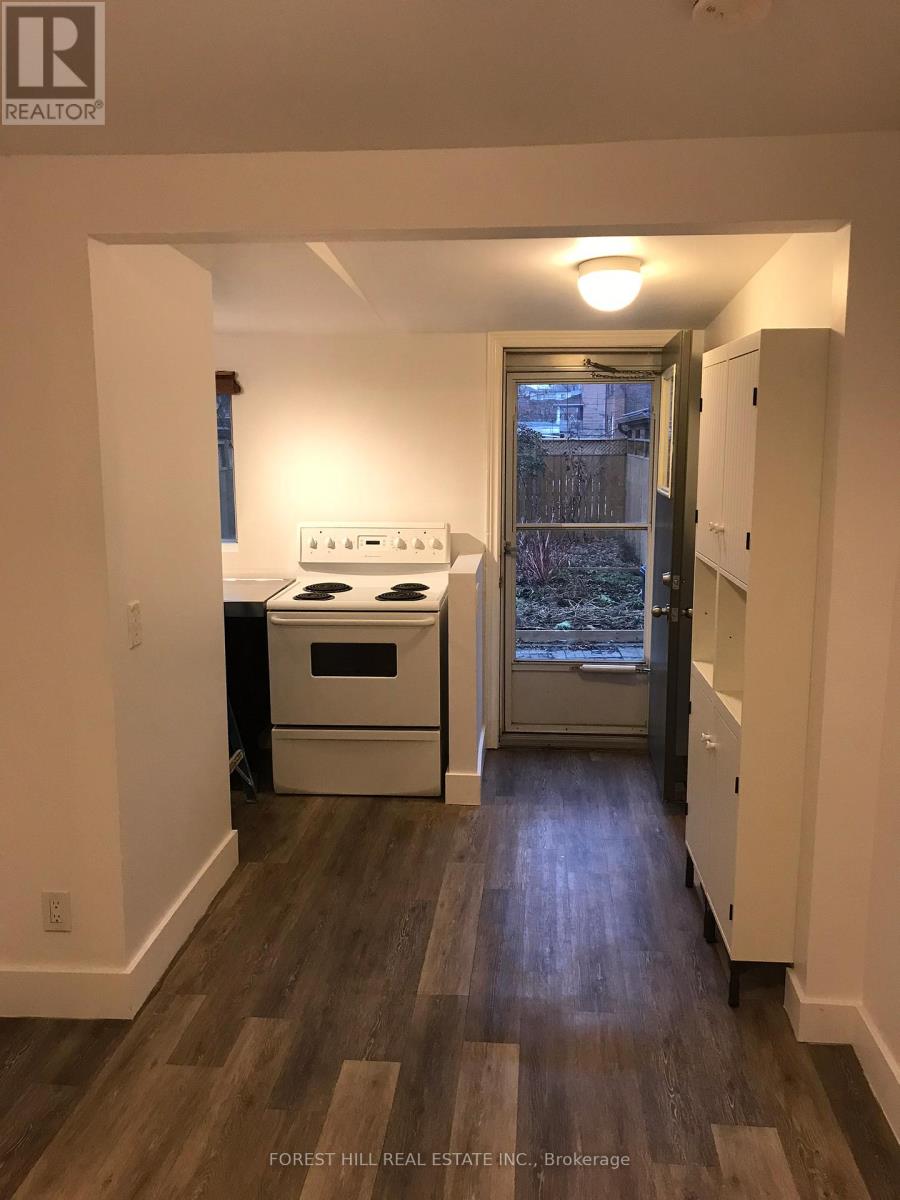 Rear Apartment - 48 Rowntree Avenue, Toronto, Ontario  M6N 1R7 - Photo 6 - W13168138