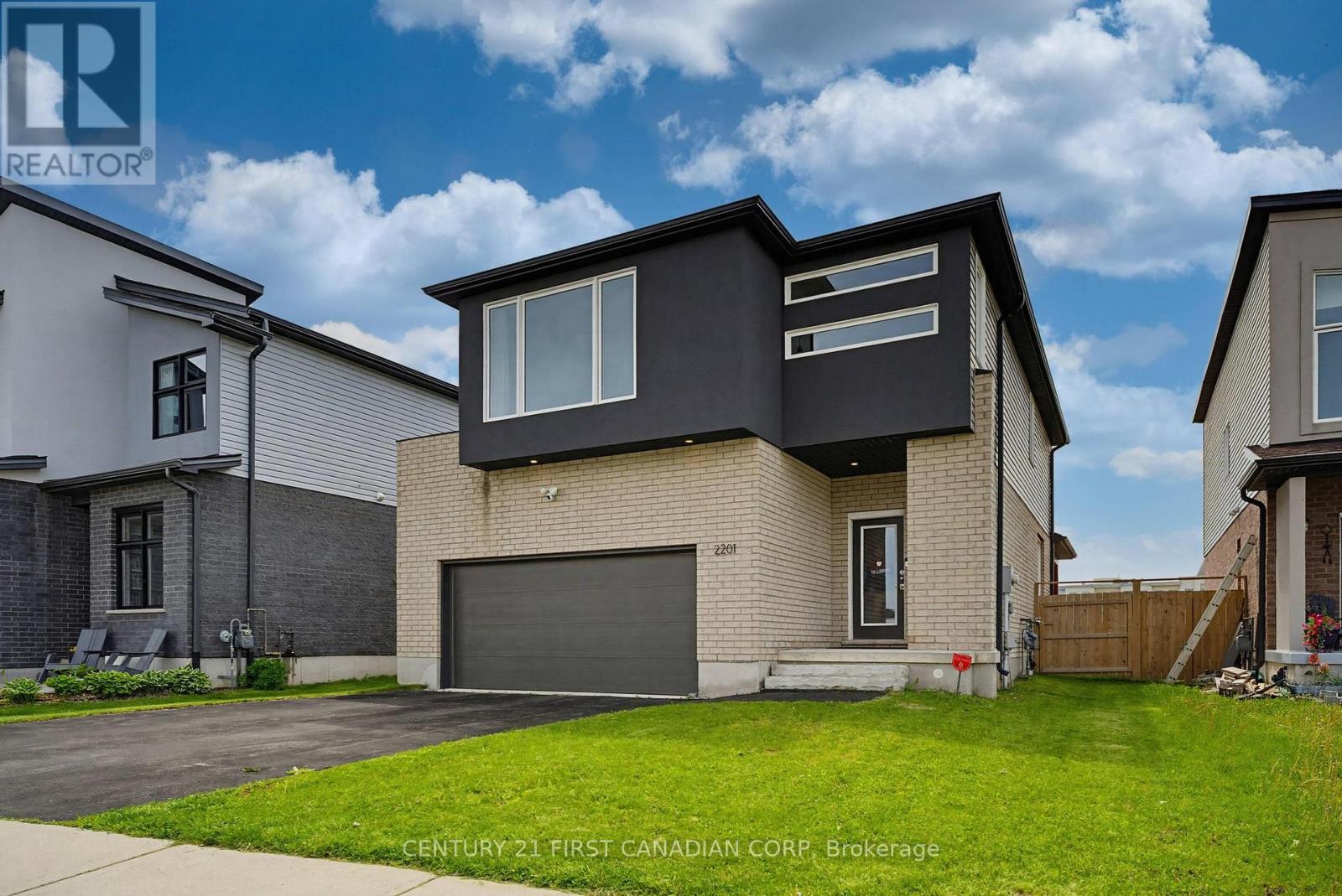 2201 Wateroak Drive, London North, Ontario  N6G 0R1 - Photo 2 - X13168292