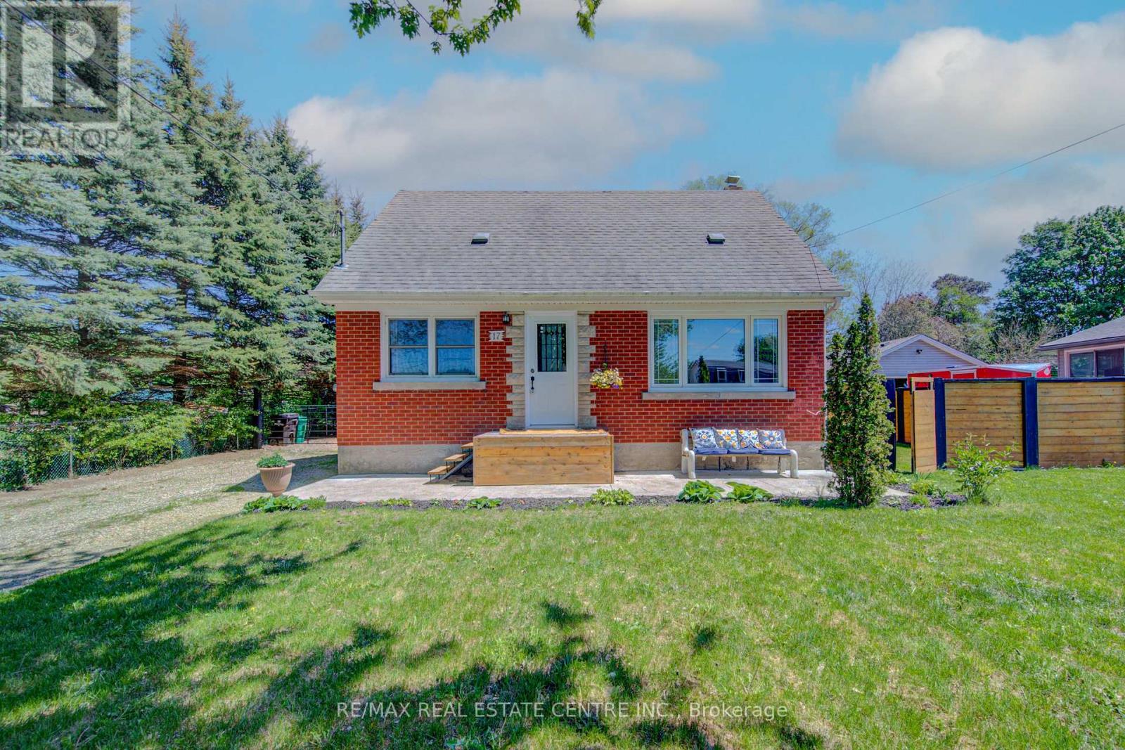 17 Daniel Avenue, Kitchener, Ontario  N2K 1E8 - Photo 3 - X13168094
