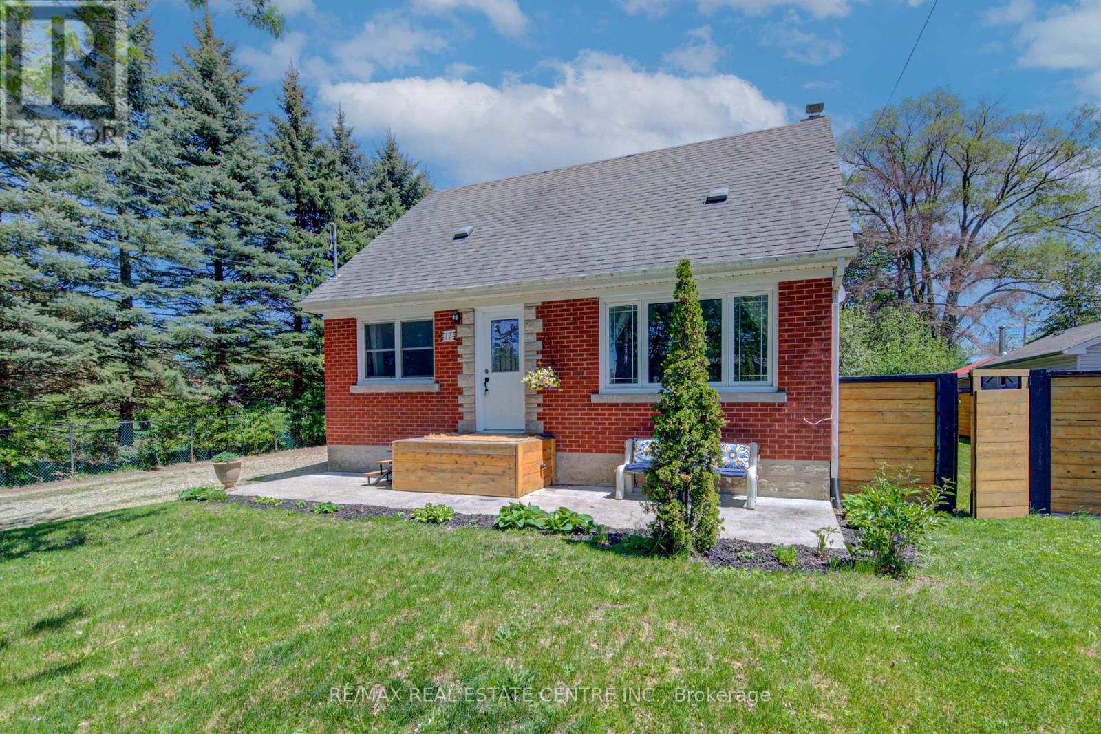 17 Daniel Avenue, Kitchener, Ontario  N2K 1E8 - Photo 4 - X13168094