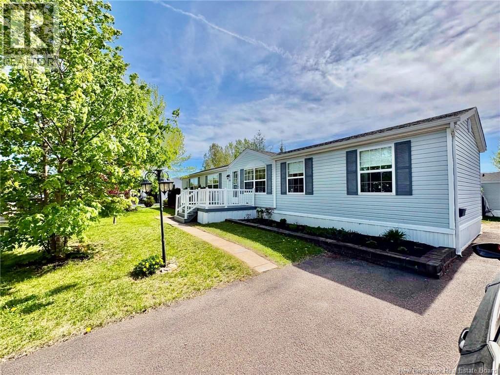 16 Anemone Street, Moncton, New Brunswick  E1H 2R7 - Photo 2 - NB140201