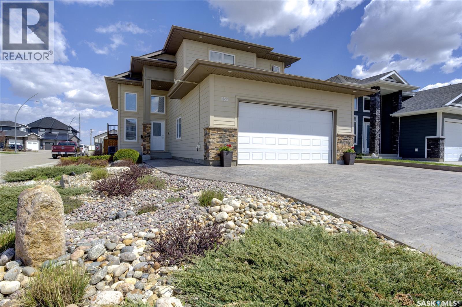 935 Glacial Shores Manor, Saskatoon, Saskatchewan  S7W 0R2 - Photo 2 - SK036992