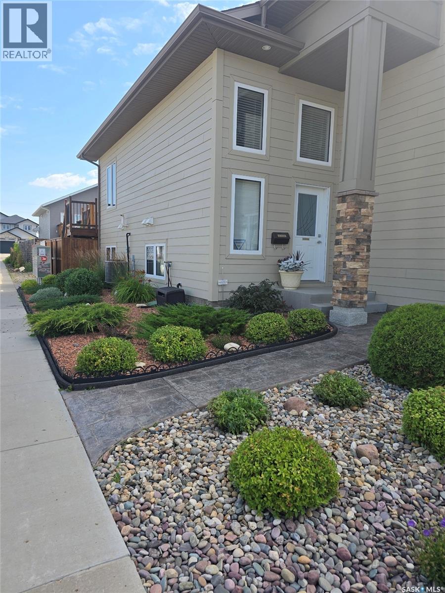 935 Glacial Shores Manor, Saskatoon, Saskatchewan  S7W 0R2 - Photo 4 - SK036992