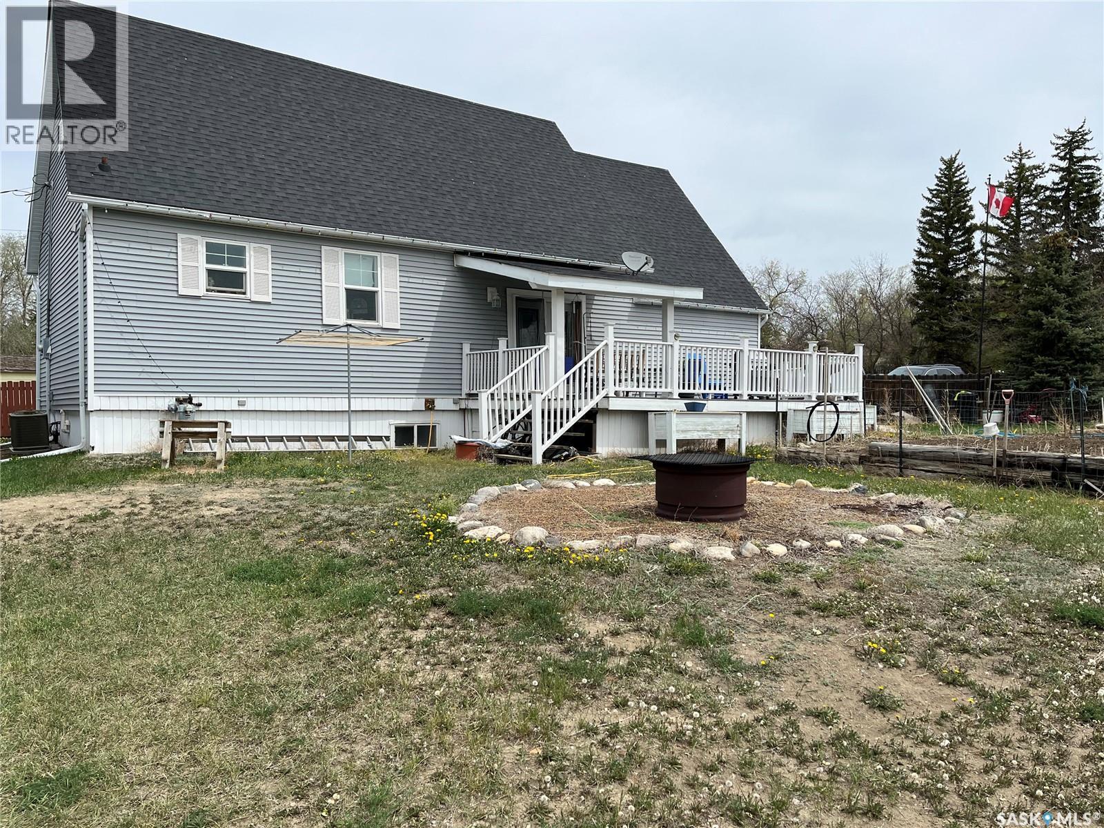 158 Municipal Road, Coronach, Saskatchewan  S0H 0Z0 - Photo 2 - SK036974