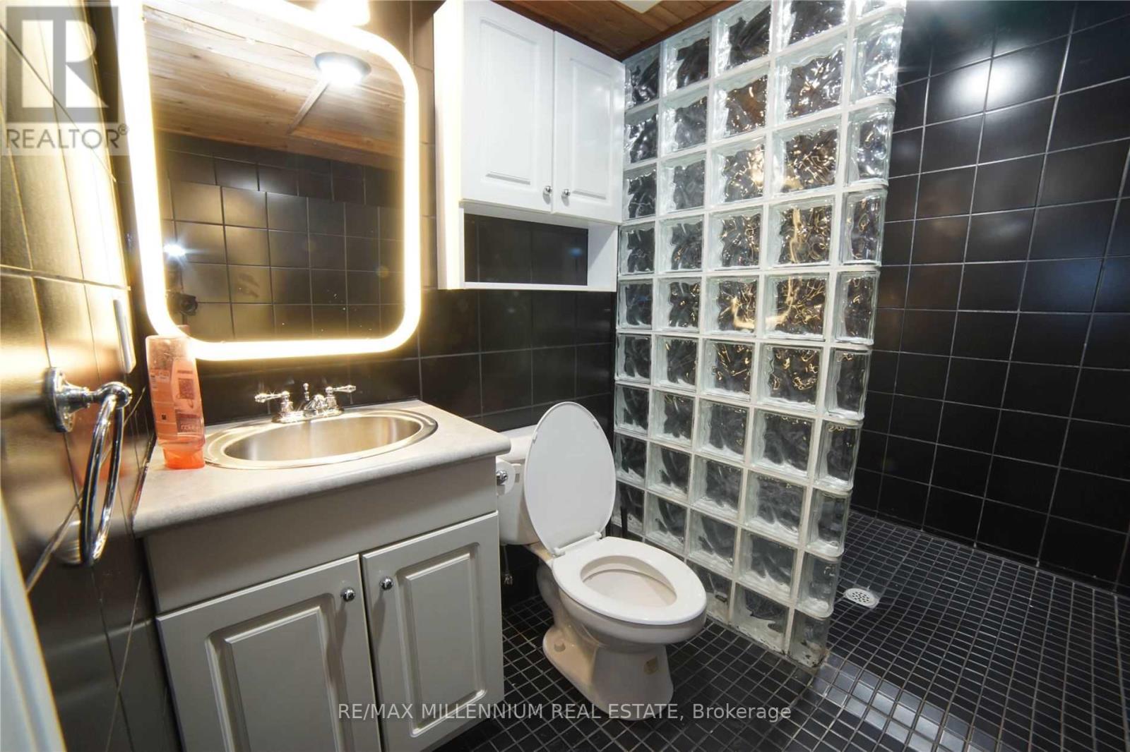 8 Dalzell Avenue, Brampton, Ontario  L6Z 2C5 - Photo 11 - W13158260
