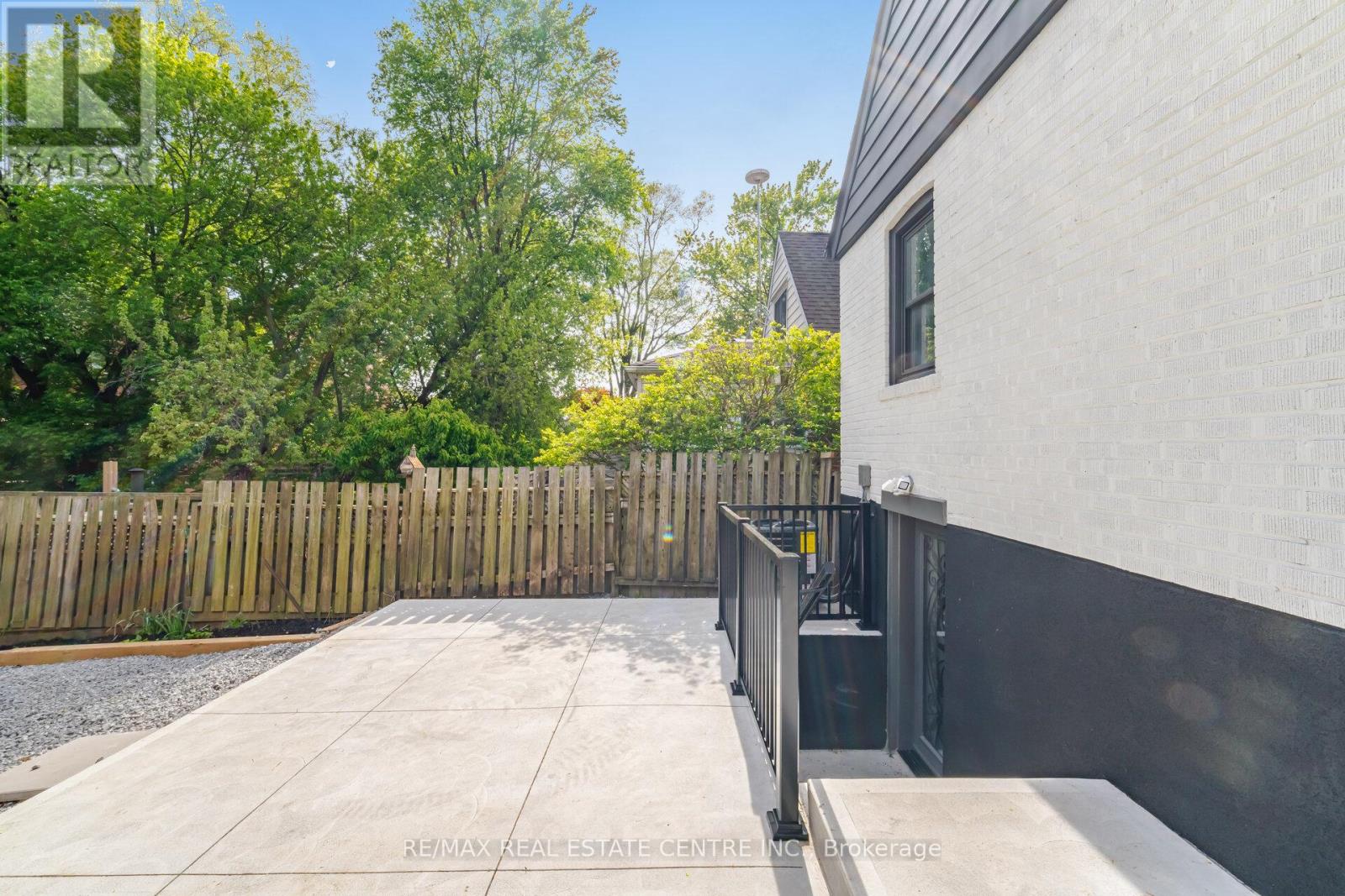 109 Glencrest Boulevard, Toronto, Ontario  M4B 1L9 - Photo 35 - E13168240