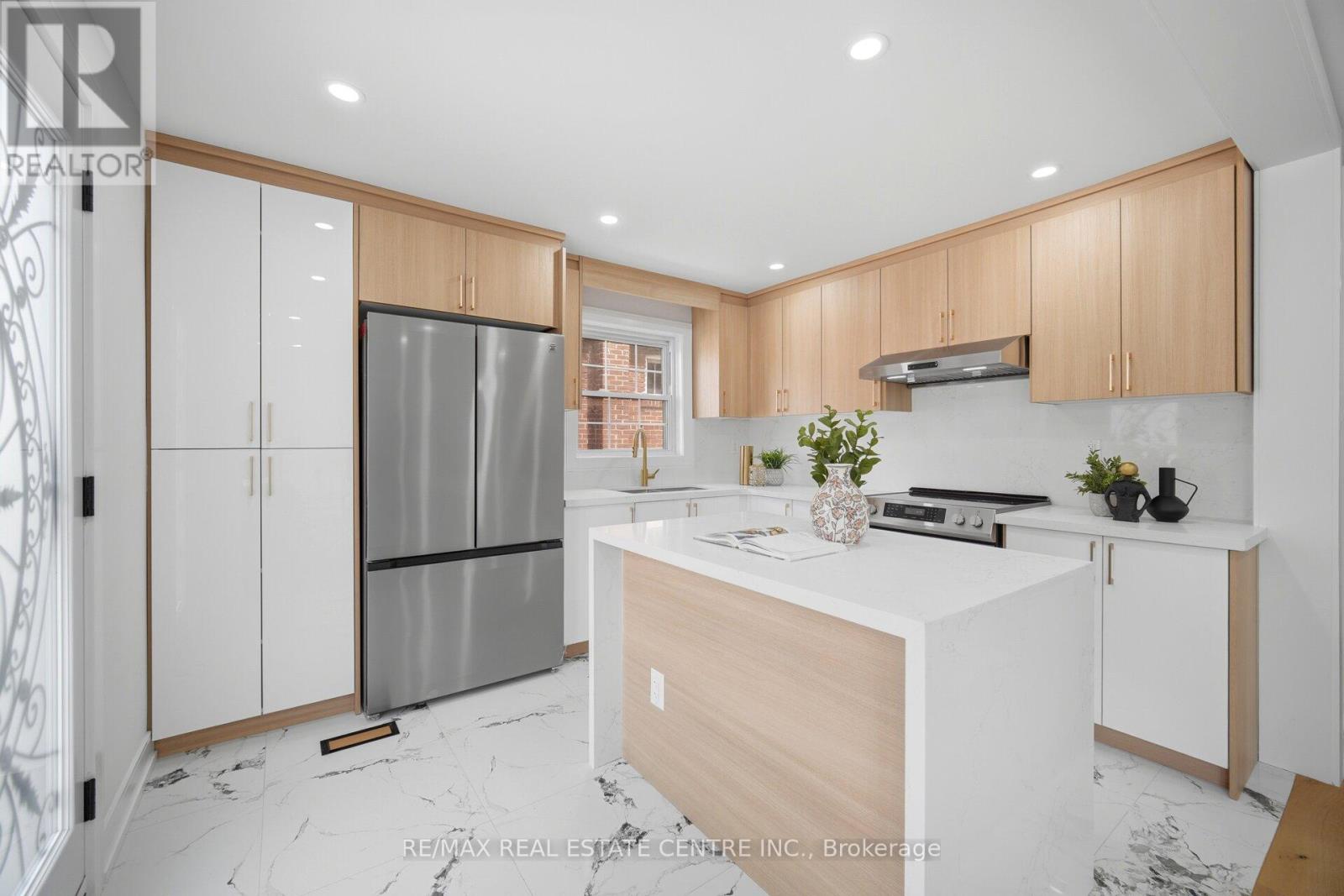 109 Glencrest Boulevard, Toronto, Ontario  M4B 1L9 - Photo 6 - E13168240