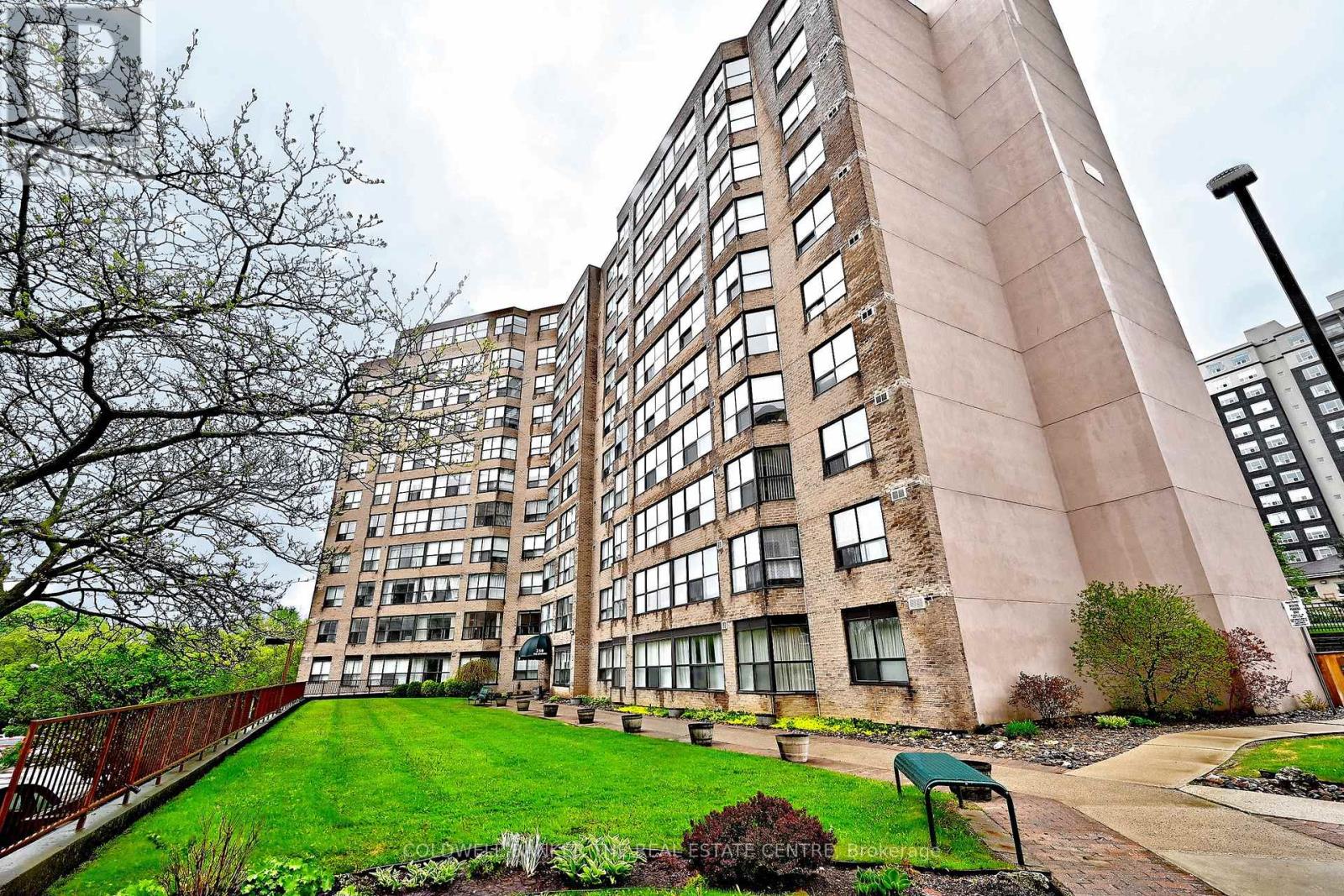208 - 250 DAVIS DRIVE, Newmarket, Ontario
