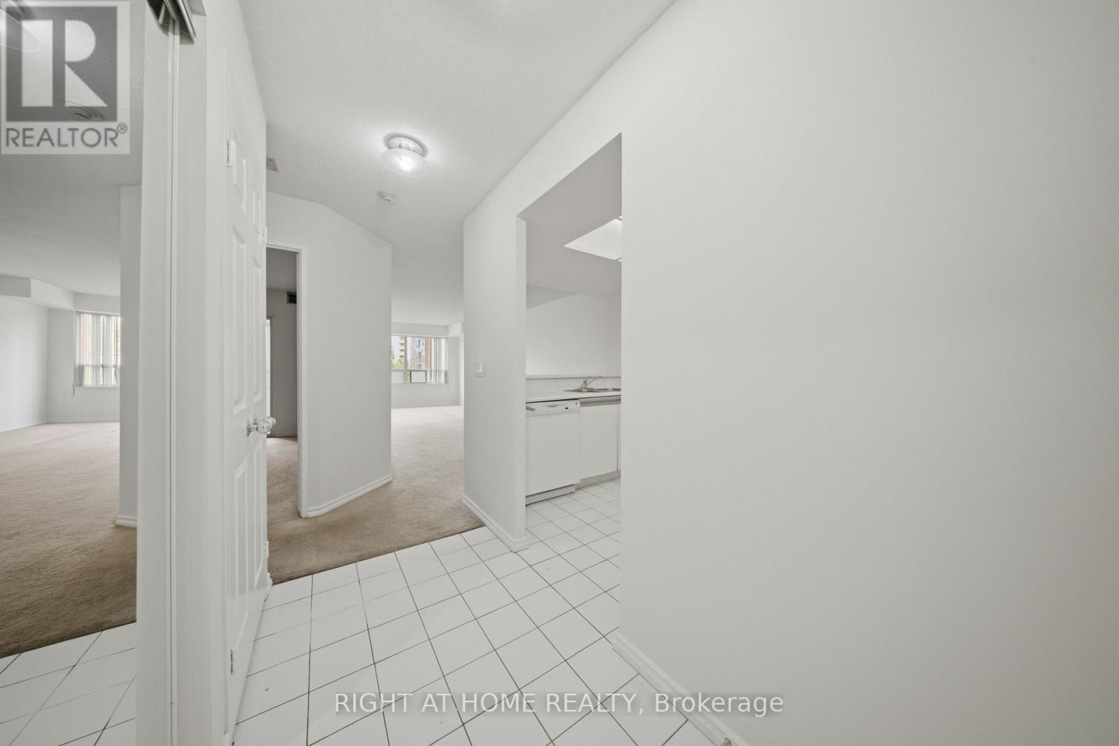 506 - 335 Webb Drive, Mississauga, Ontario  L5B 4A1 - Photo 3 - W13168234