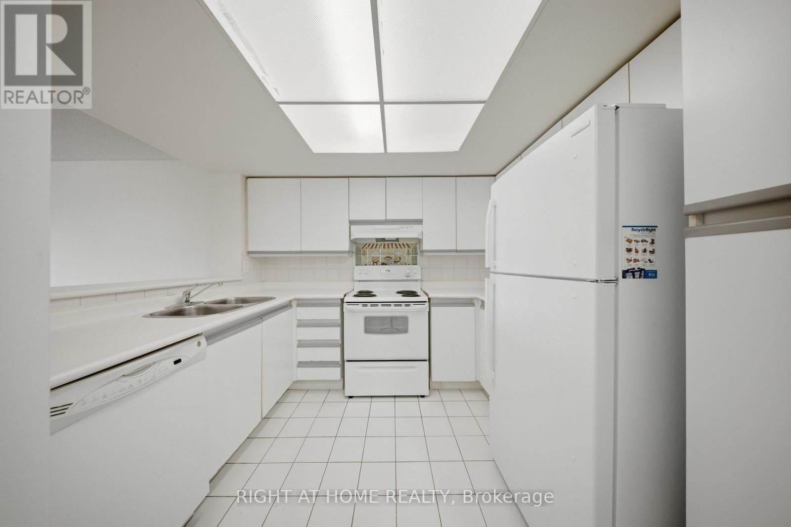 506 - 335 Webb Drive, Mississauga, Ontario  L5B 4A1 - Photo 4 - W13168234