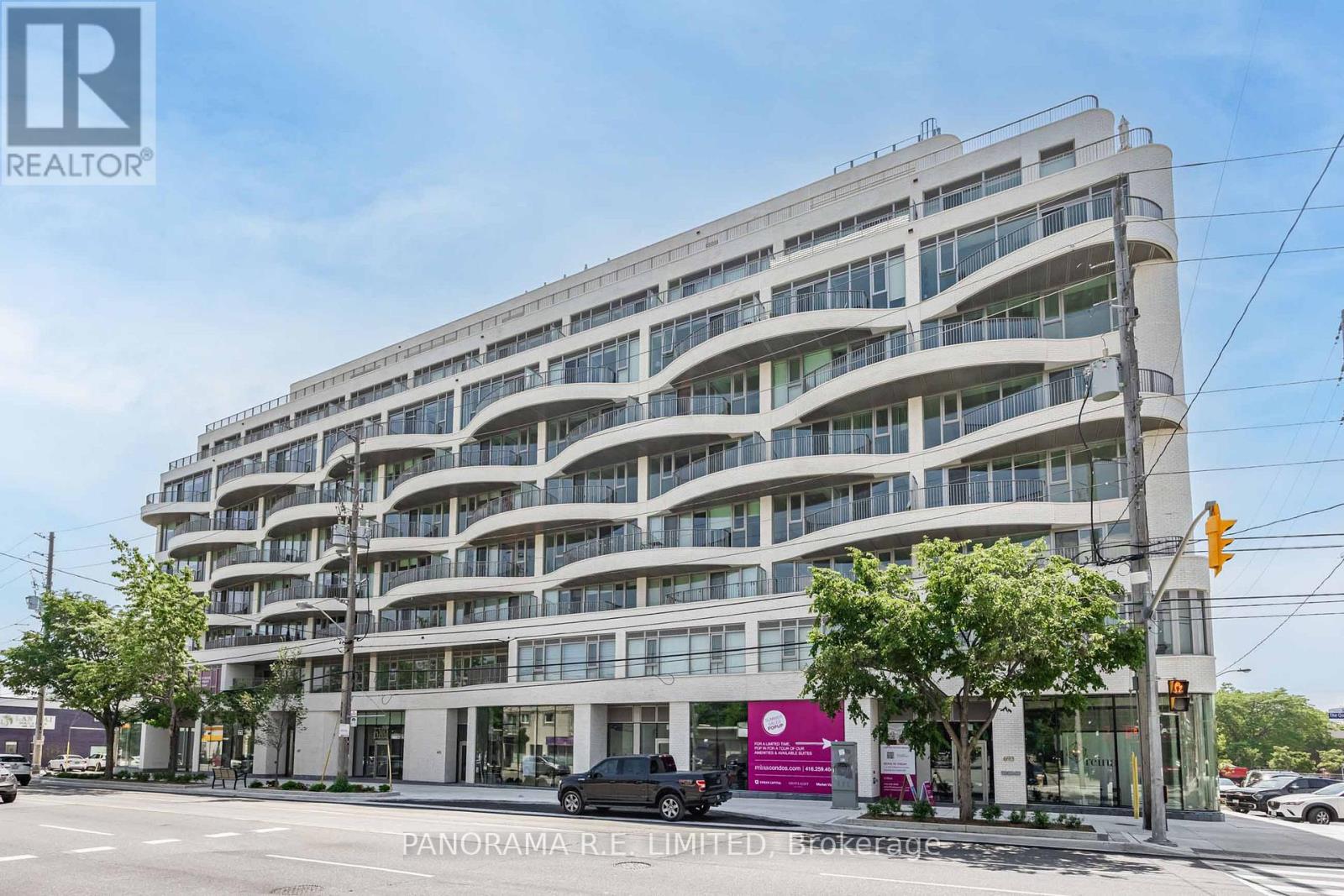 305 - 689 THE QUEENSWAY, Toronto, Ontario