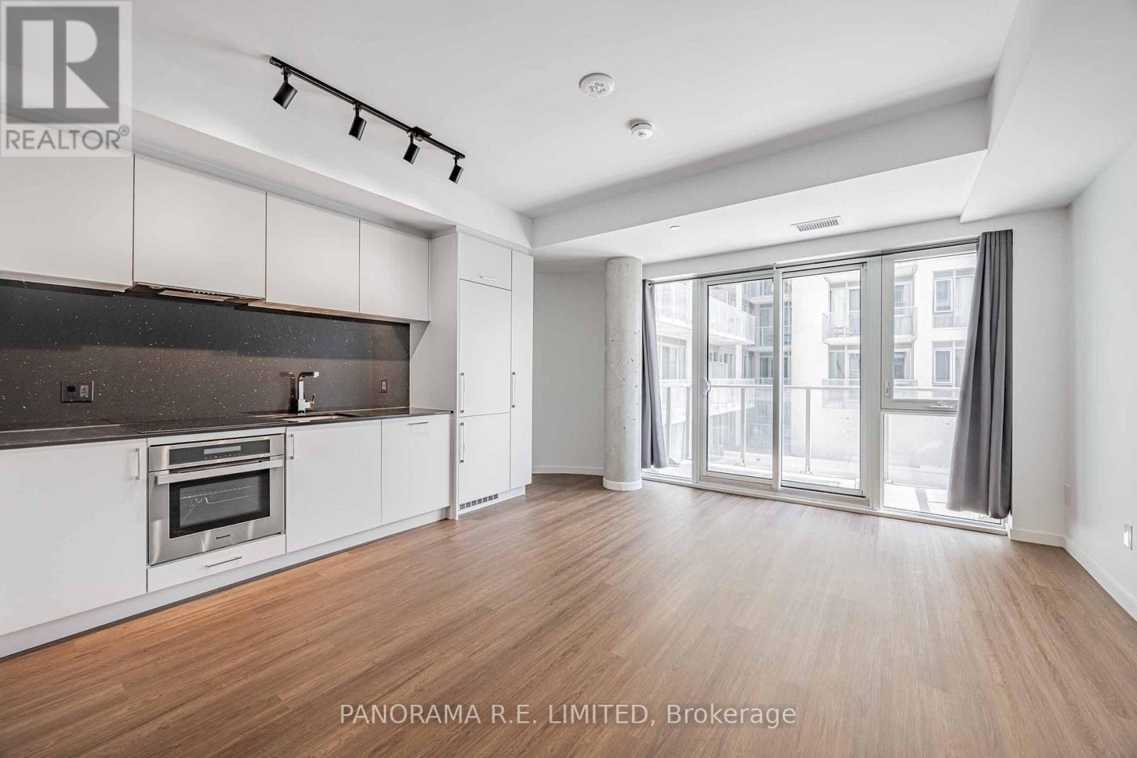 305 - 689 The Queensway, Toronto, Ontario  M8Y 0C8 - Photo 2 - W13168284