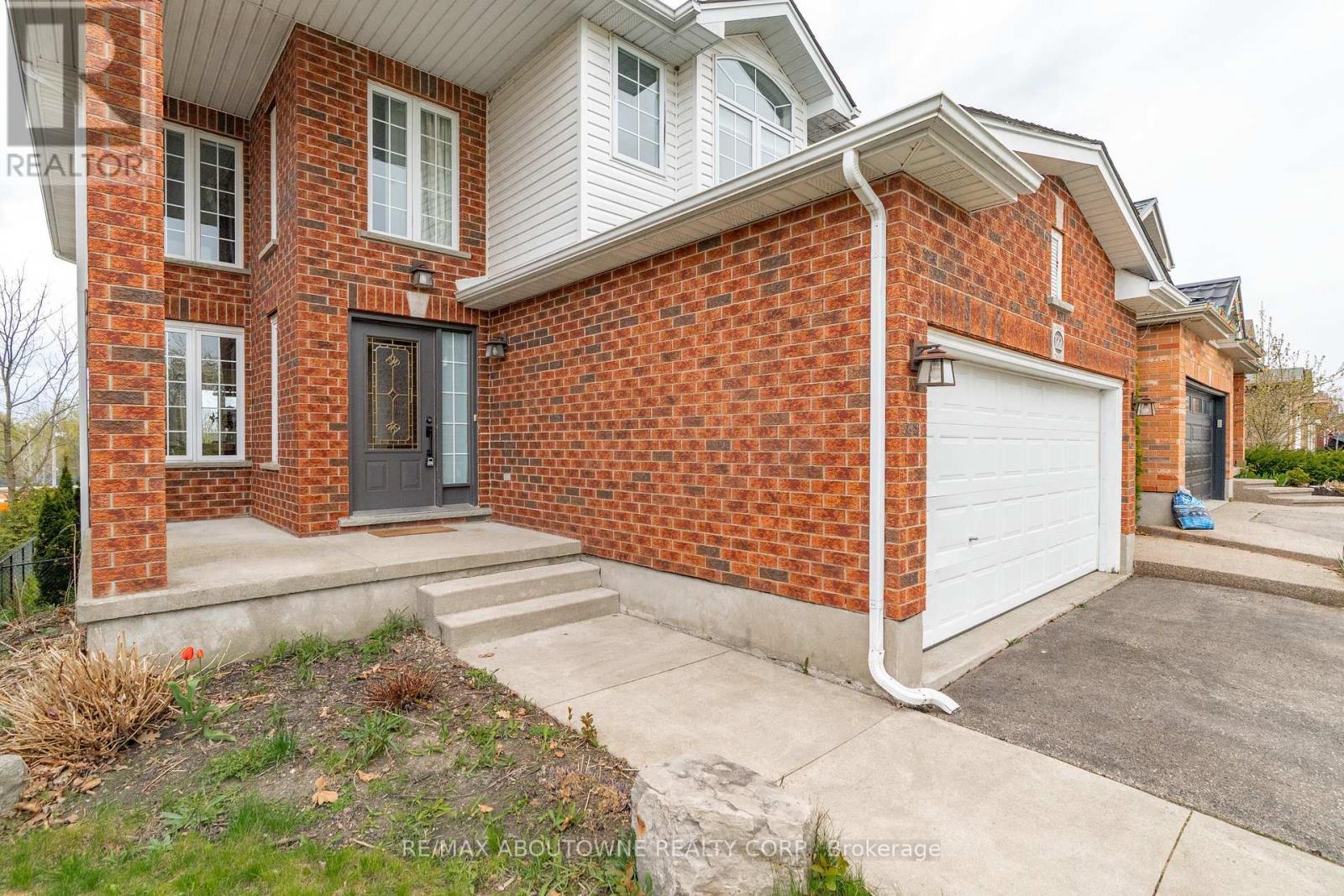 122 Severn Drive, Guelph, Ontario  N1E 7K6 - Photo 3 - X13168244