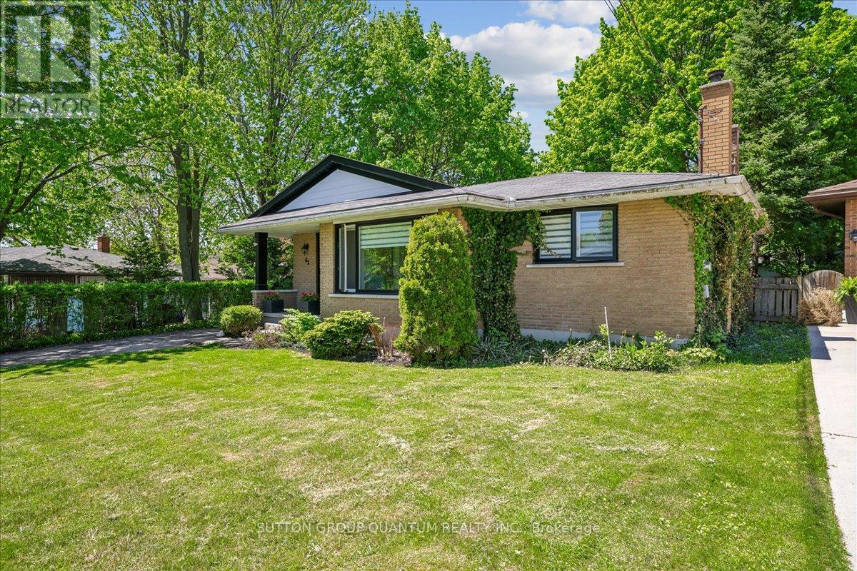 63 Algoma Drive, Guelph, Ontario  N1E 1C8 - Photo 2 - X13168298