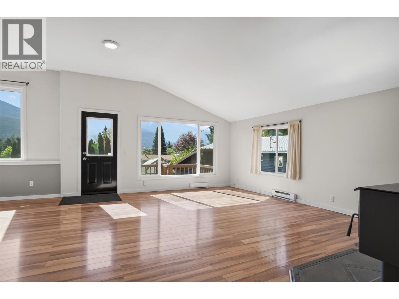 127 8th Street N, Kaslo, British Columbia  V0G 1M0 - Photo 9 - 10360012