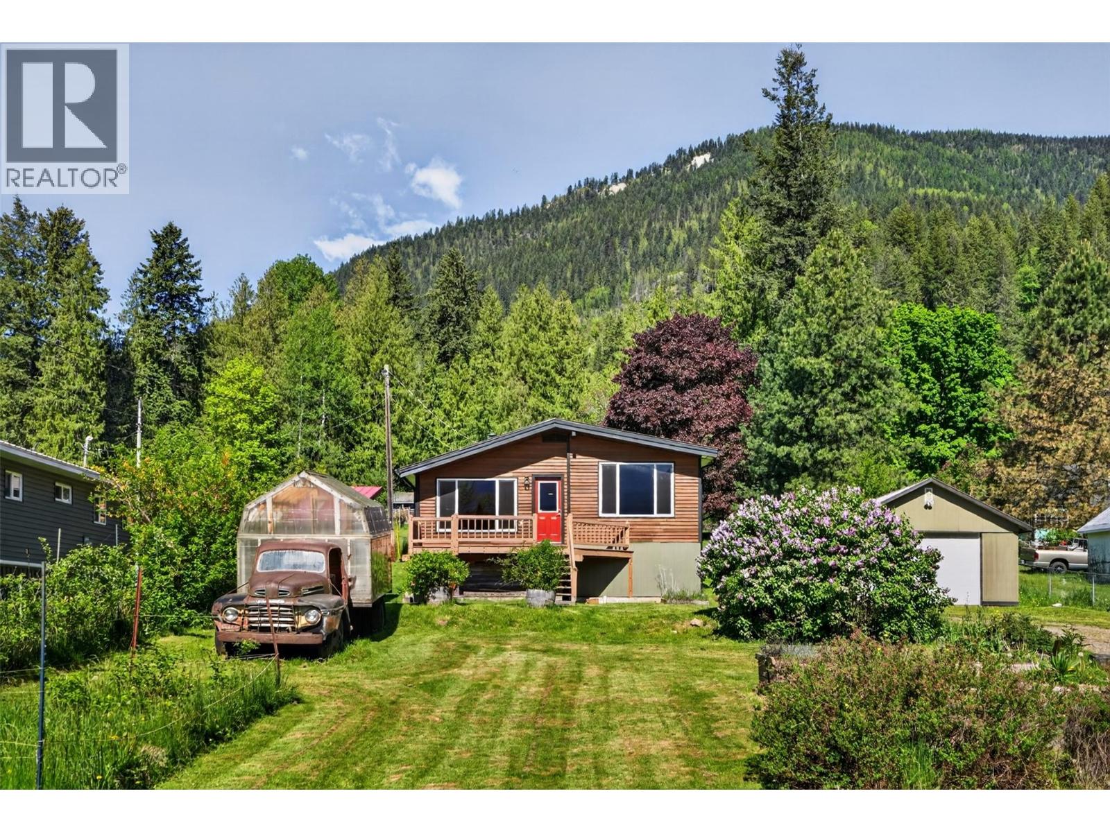 127 8th Street N, Kaslo, British Columbia