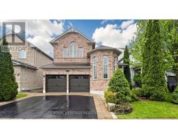 3 KINROSS AVENUE, Whitby, Ontario