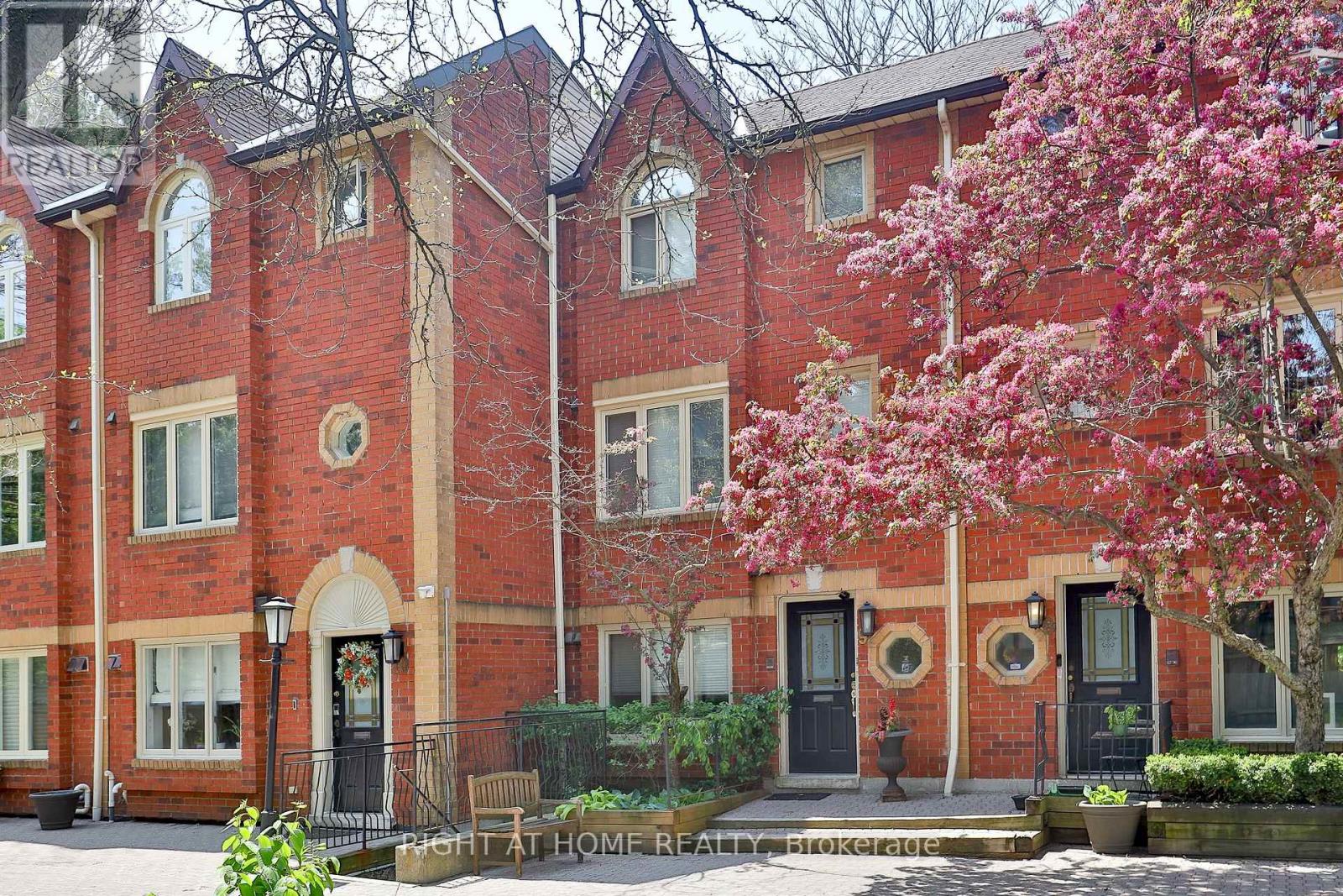 9 - 18 Doncrest Road, Toronto, Ontario M4K 1R8 - Photo 1 - E13168348