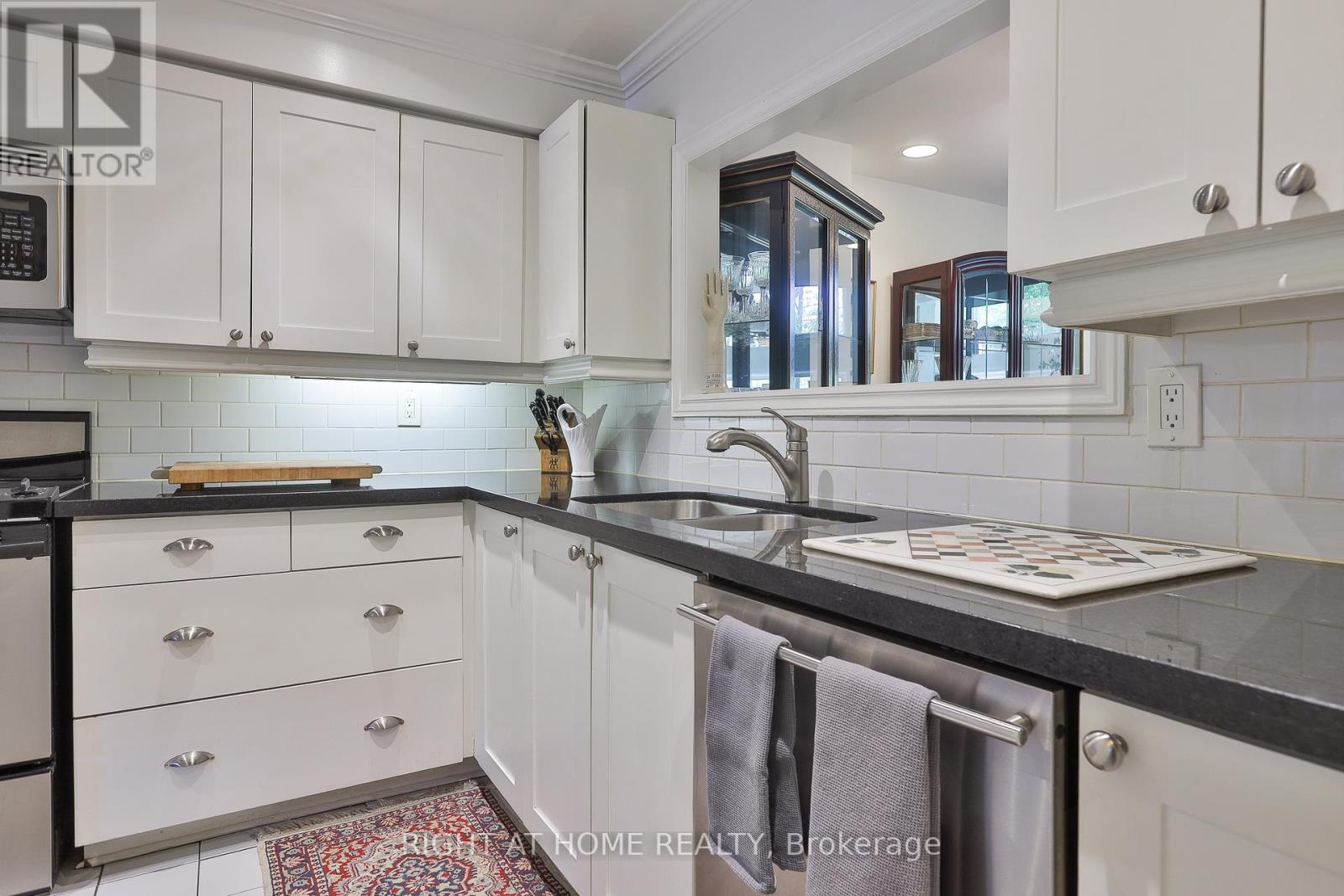 9 - 18 Doncrest Road, Toronto, Ontario M4K 1R8 - Photo 7 - E13168348