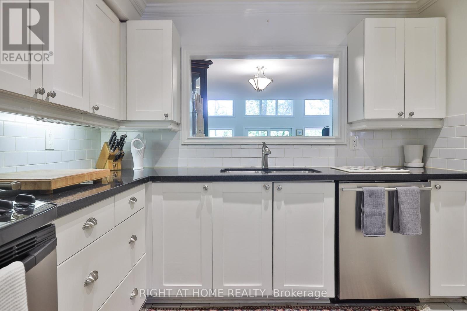 9 - 18 Doncrest Road, Toronto, Ontario M4K 1R8 - Photo 9 - E13168348