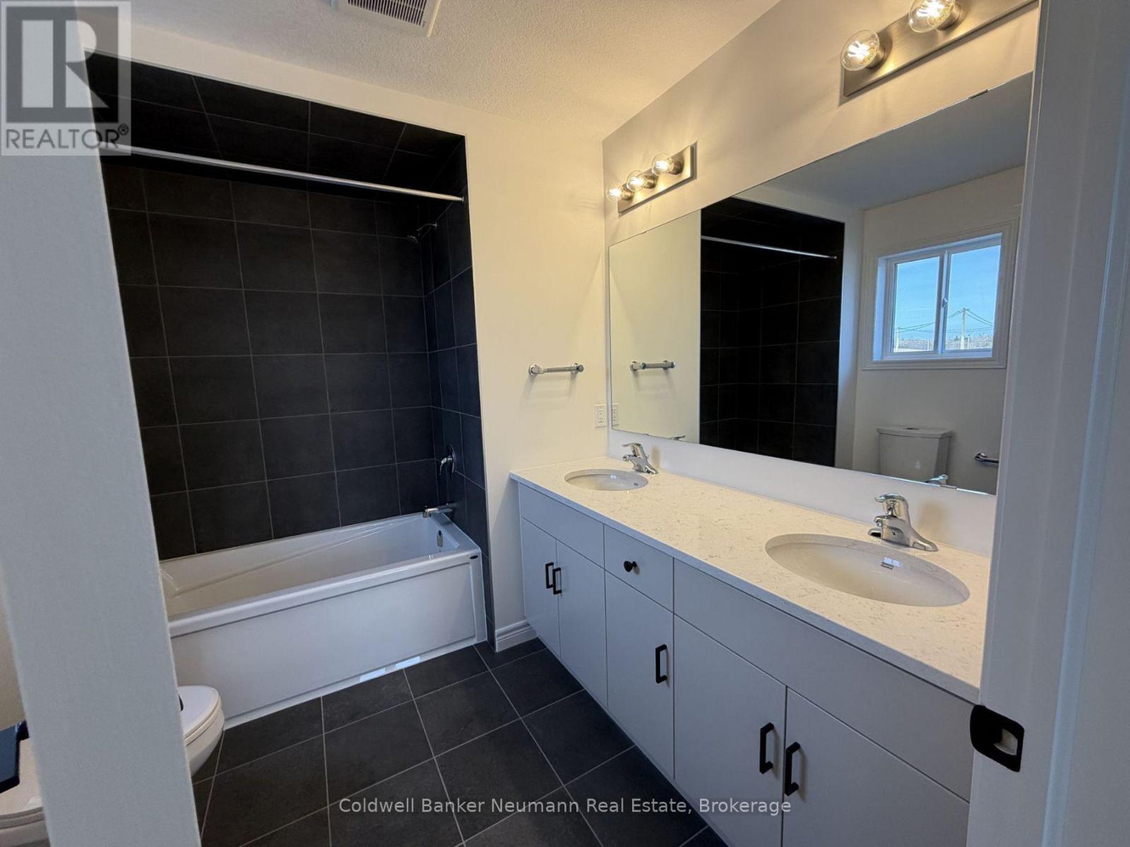 537 Anton Crescent, Kitchener, Ontario N2R 0T8 - Photo 12 - X13168358
