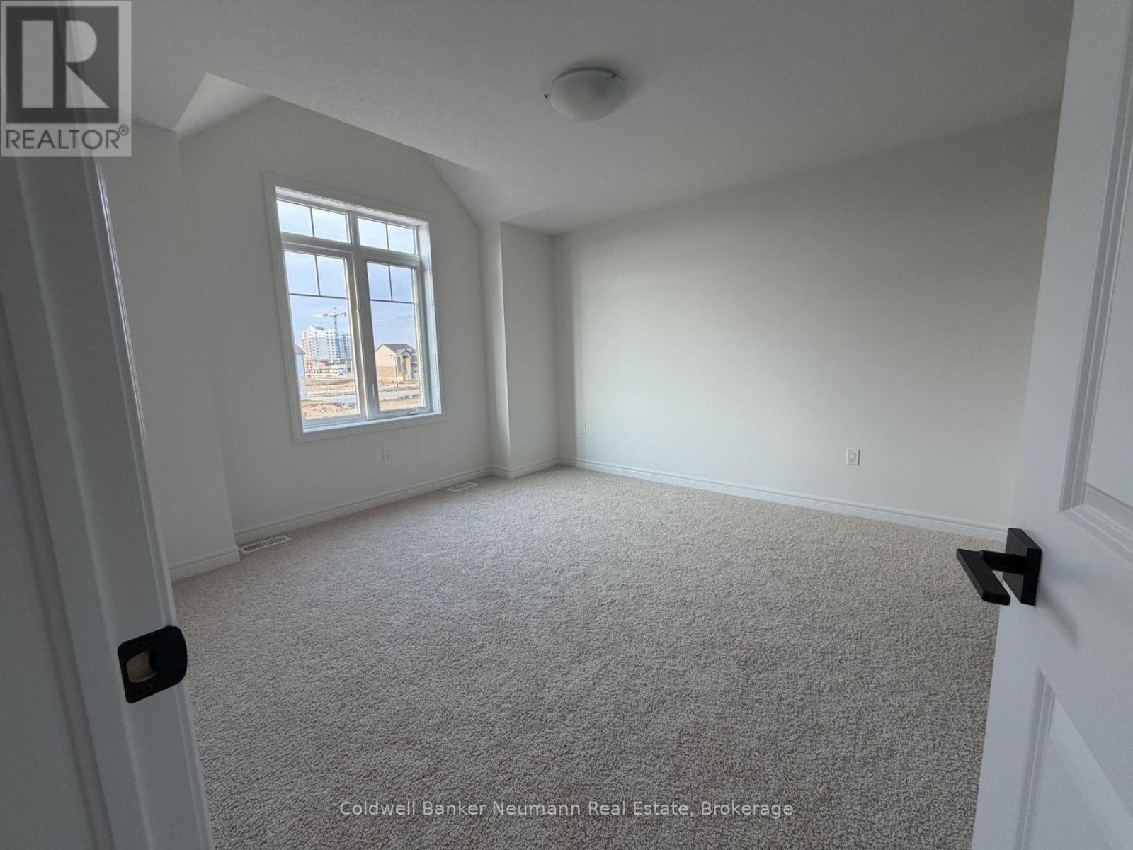 537 Anton Crescent, Kitchener, Ontario N2R 0T8 - Photo 15 - X13168358