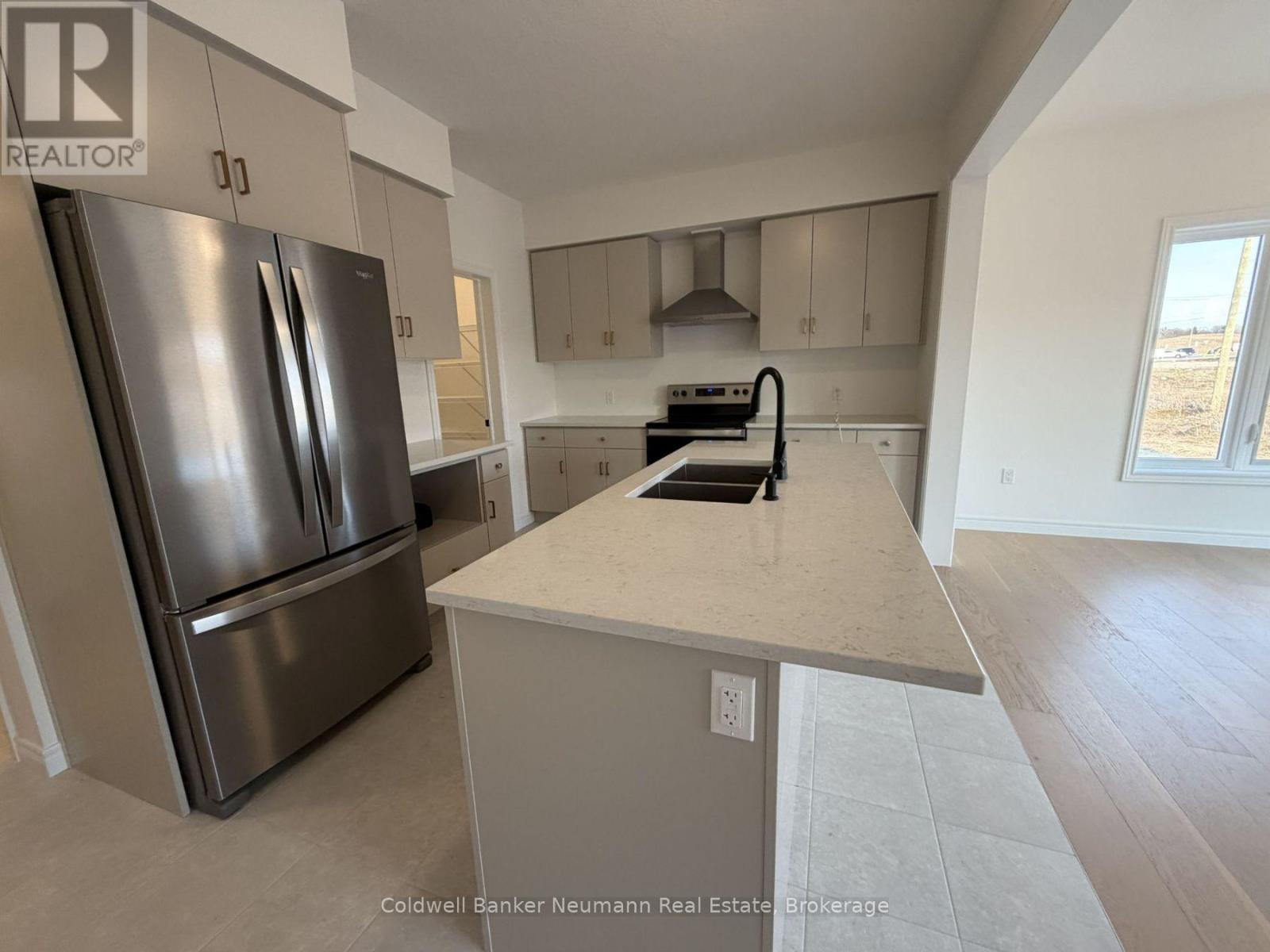 537 Anton Crescent, Kitchener, Ontario N2R 0T8 - Photo 5 - X13168358