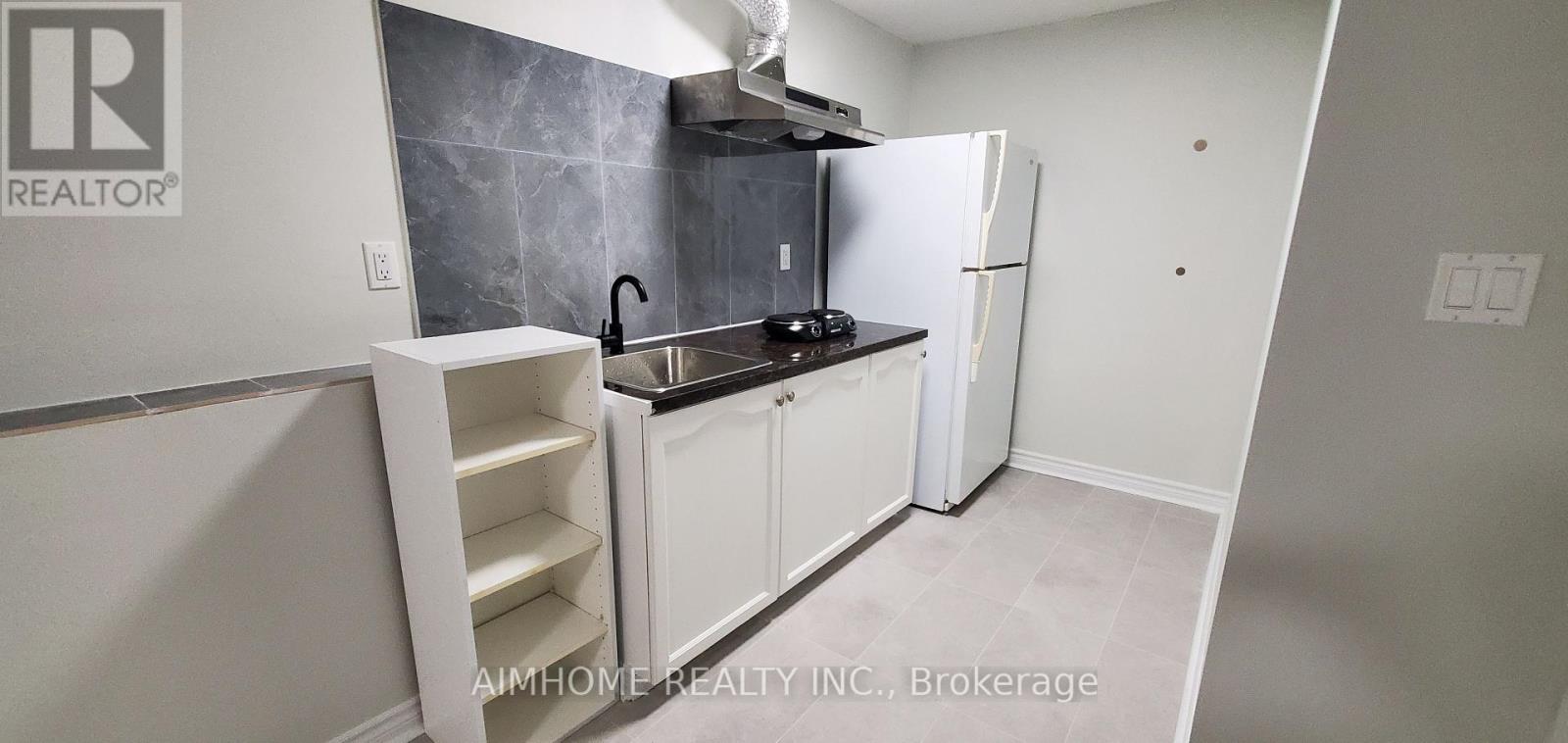 B1 - 10 Castleridge Drive, Richmond Hill, Ontario  L4B 1P1 - Photo 2 - N13168356