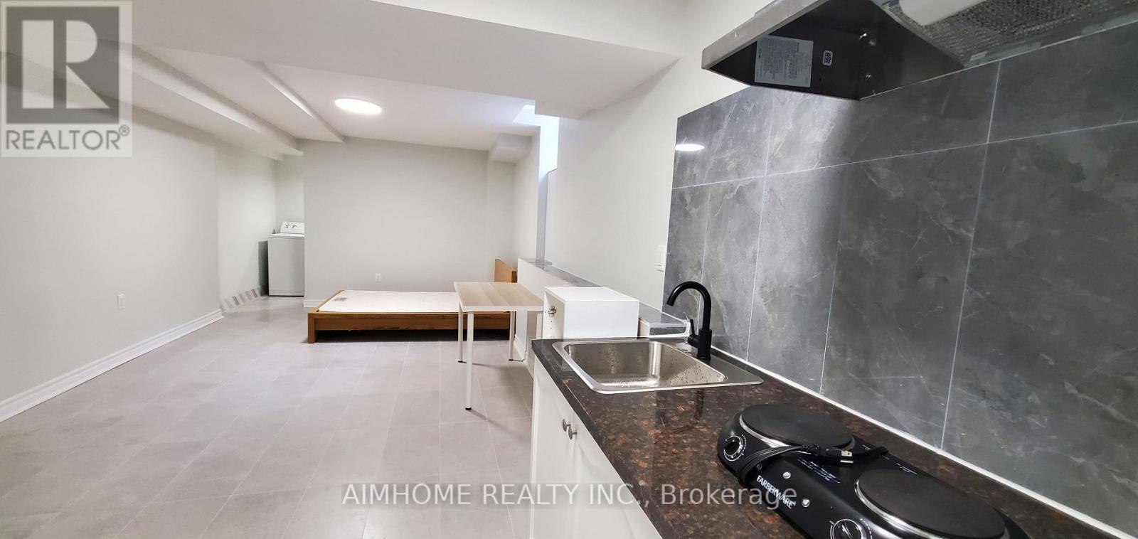 B1 - 10 Castleridge Drive, Richmond Hill, Ontario  L4B 1P1 - Photo 5 - N13168356
