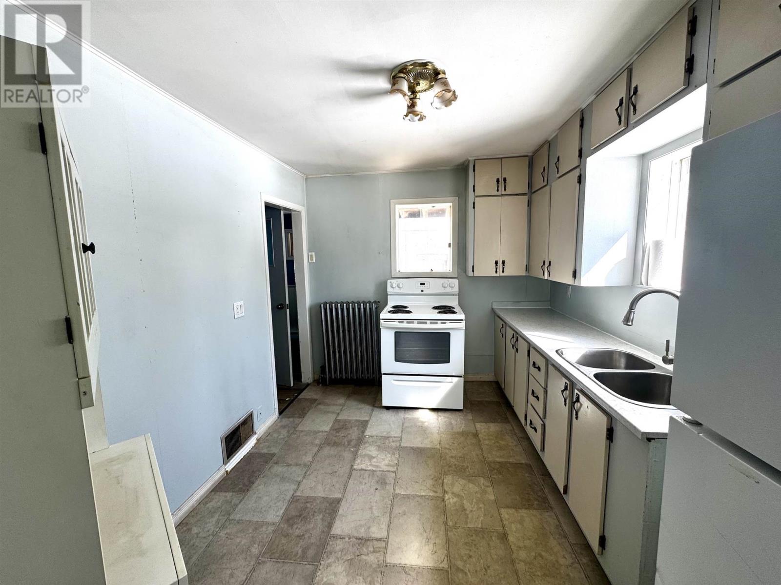 124 Third Ave, Hornepayne, Ontario P0M 1Z0 - Photo 11 - SM260613