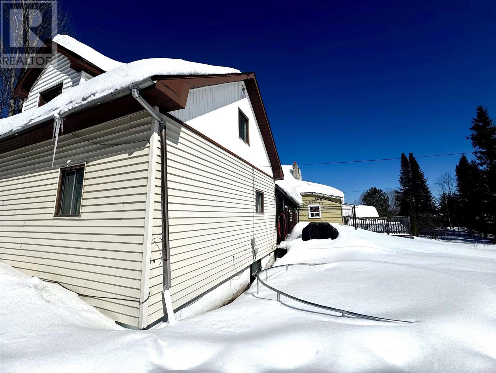 124 Third Ave, Hornepayne, Ontario P0M 1Z0 - Photo 6 - SM260613