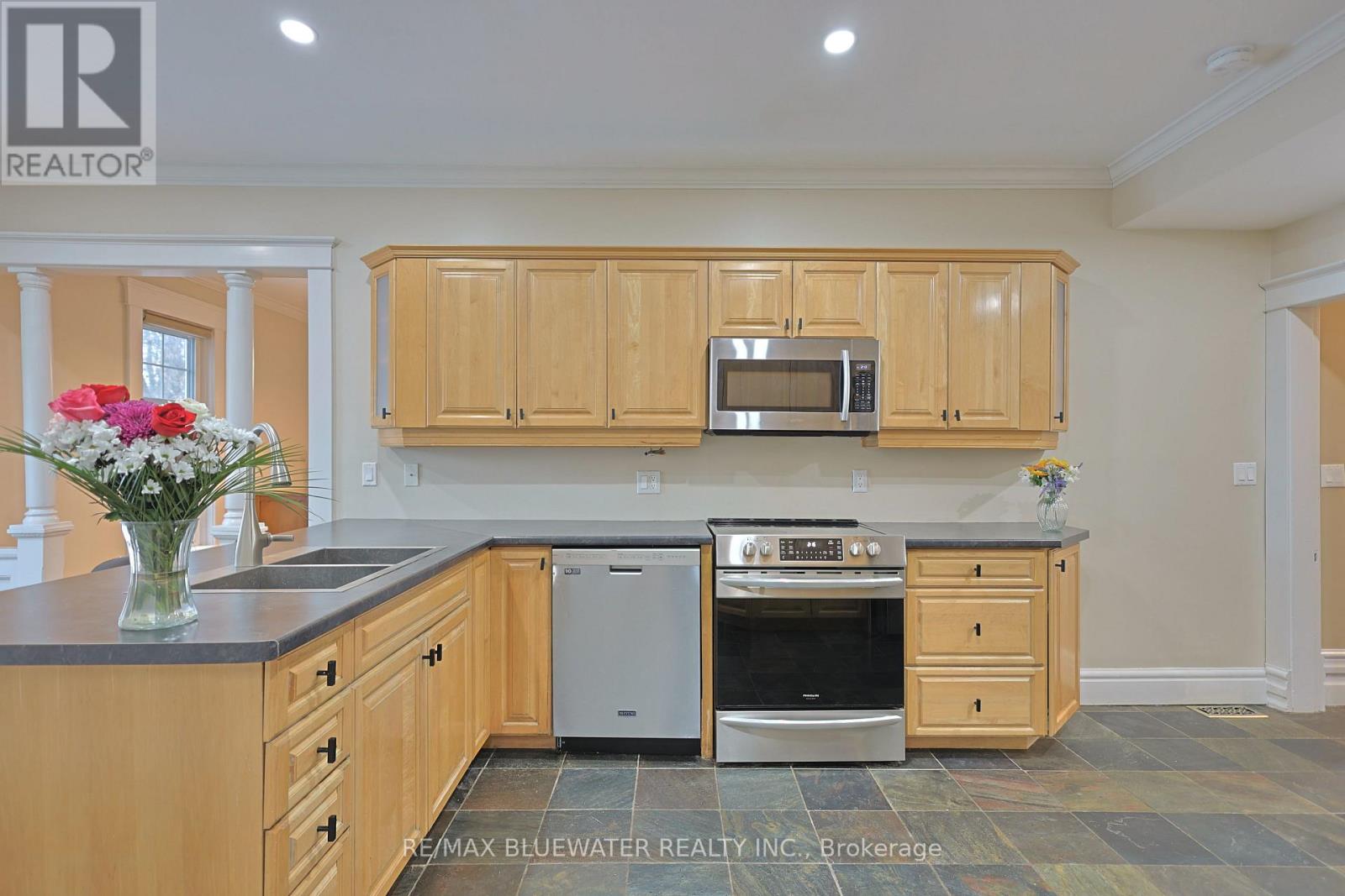 181 Parkhill Main Street, North Middlesex, Ontario  N0M 2K0 - Photo 20 - X13168400