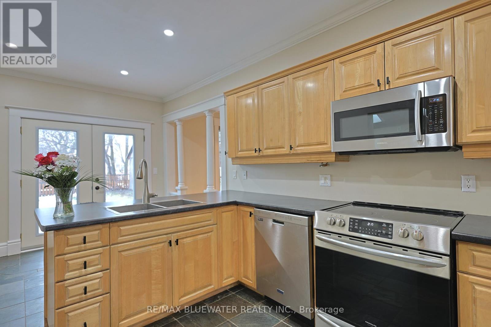 181 Parkhill Main Street, North Middlesex, Ontario  N0M 2K0 - Photo 25 - X13168400