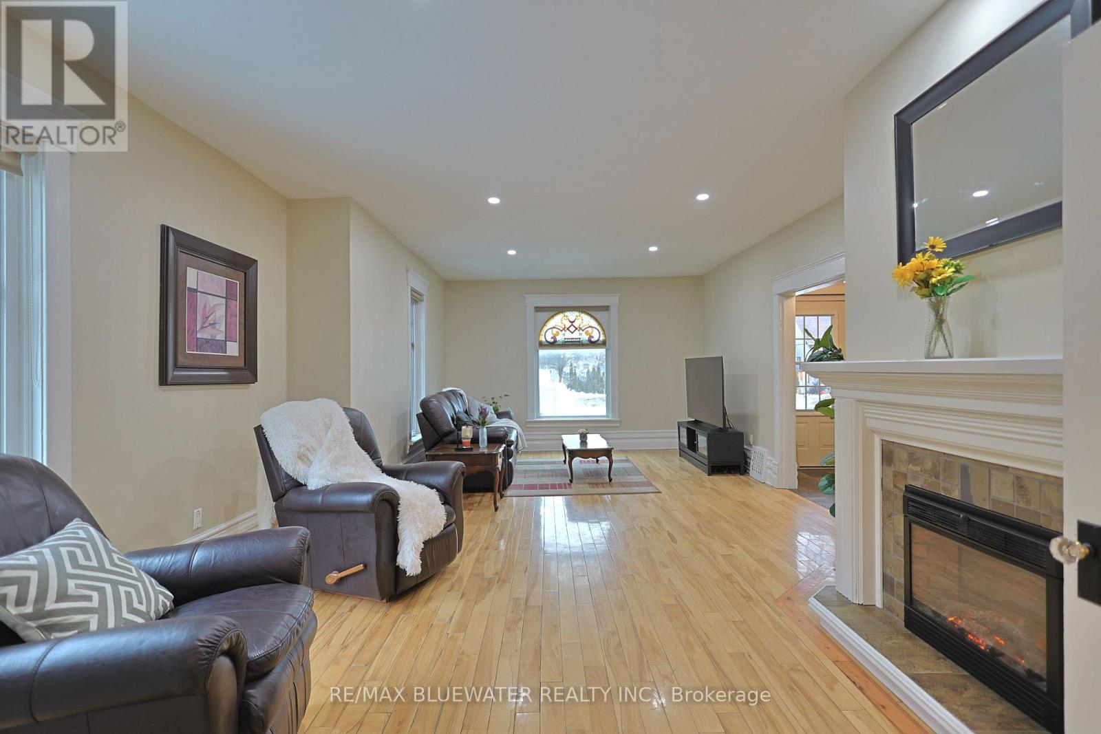 181 Parkhill Main Street, North Middlesex, Ontario  N0M 2K0 - Photo 3 - X13168400