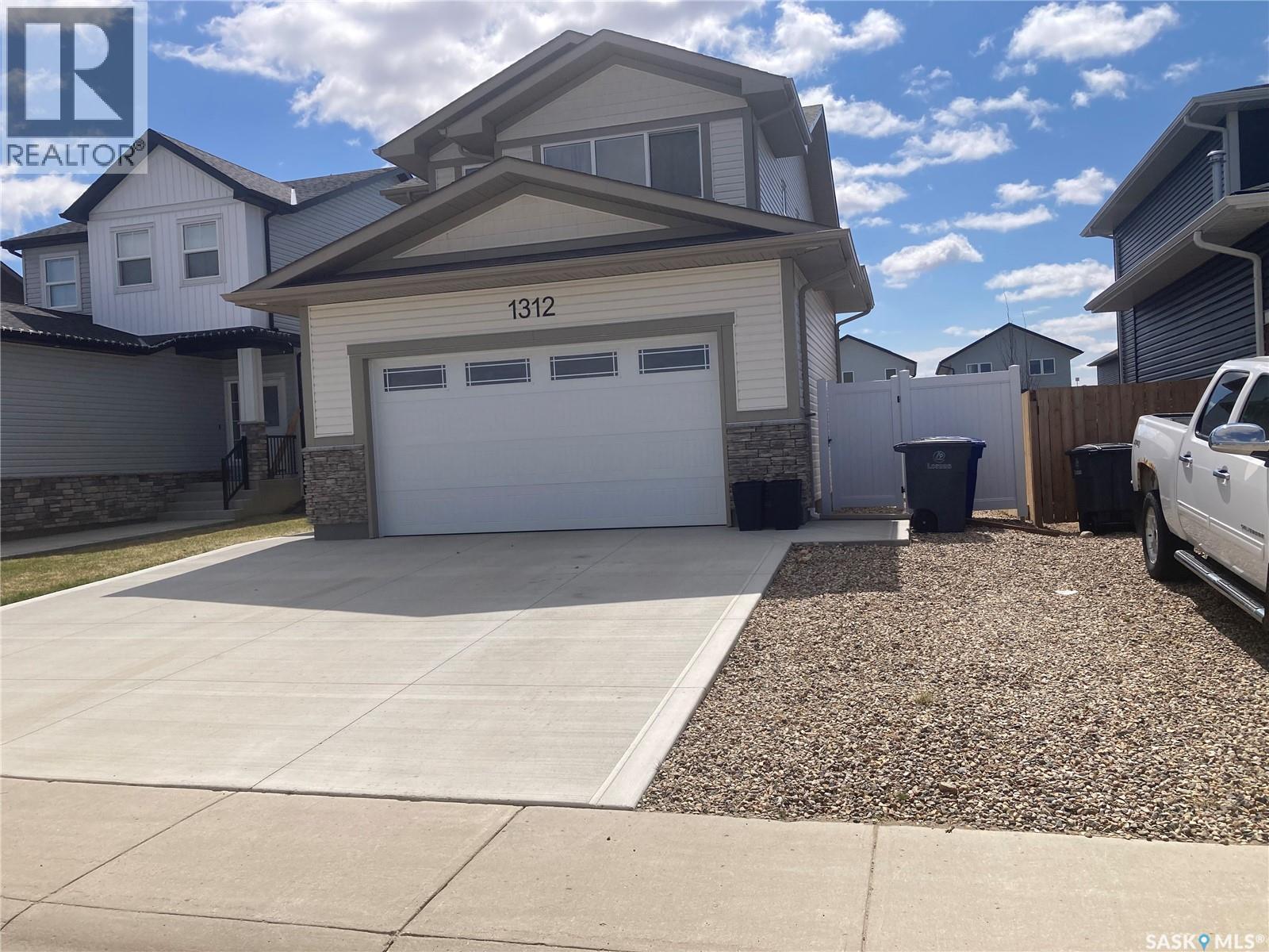 1312 Parr Hill Drive, Martensville, Saskatchewan  S0K 2T1 - Photo 2 - SK036944