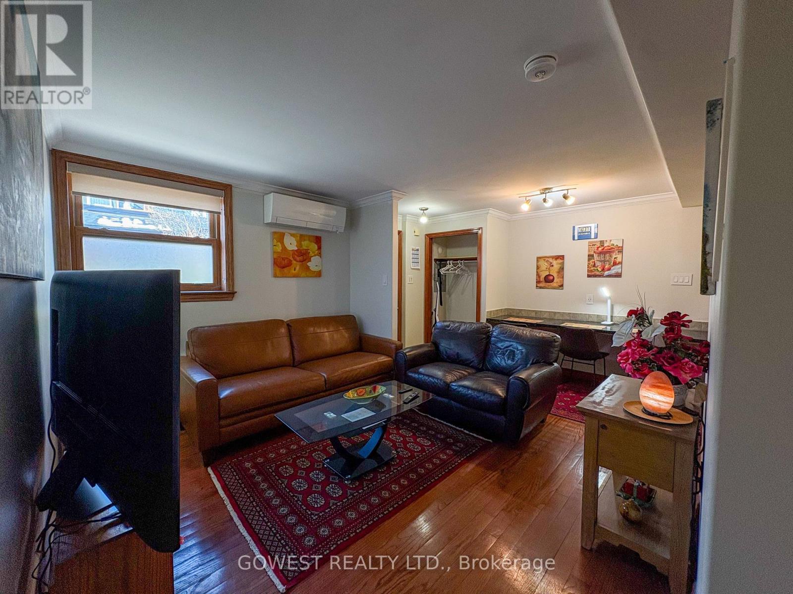 4 - 20 Glen Gordon Road, Toronto, Ontario  M6P 1B8 - Photo 5 - W12934408