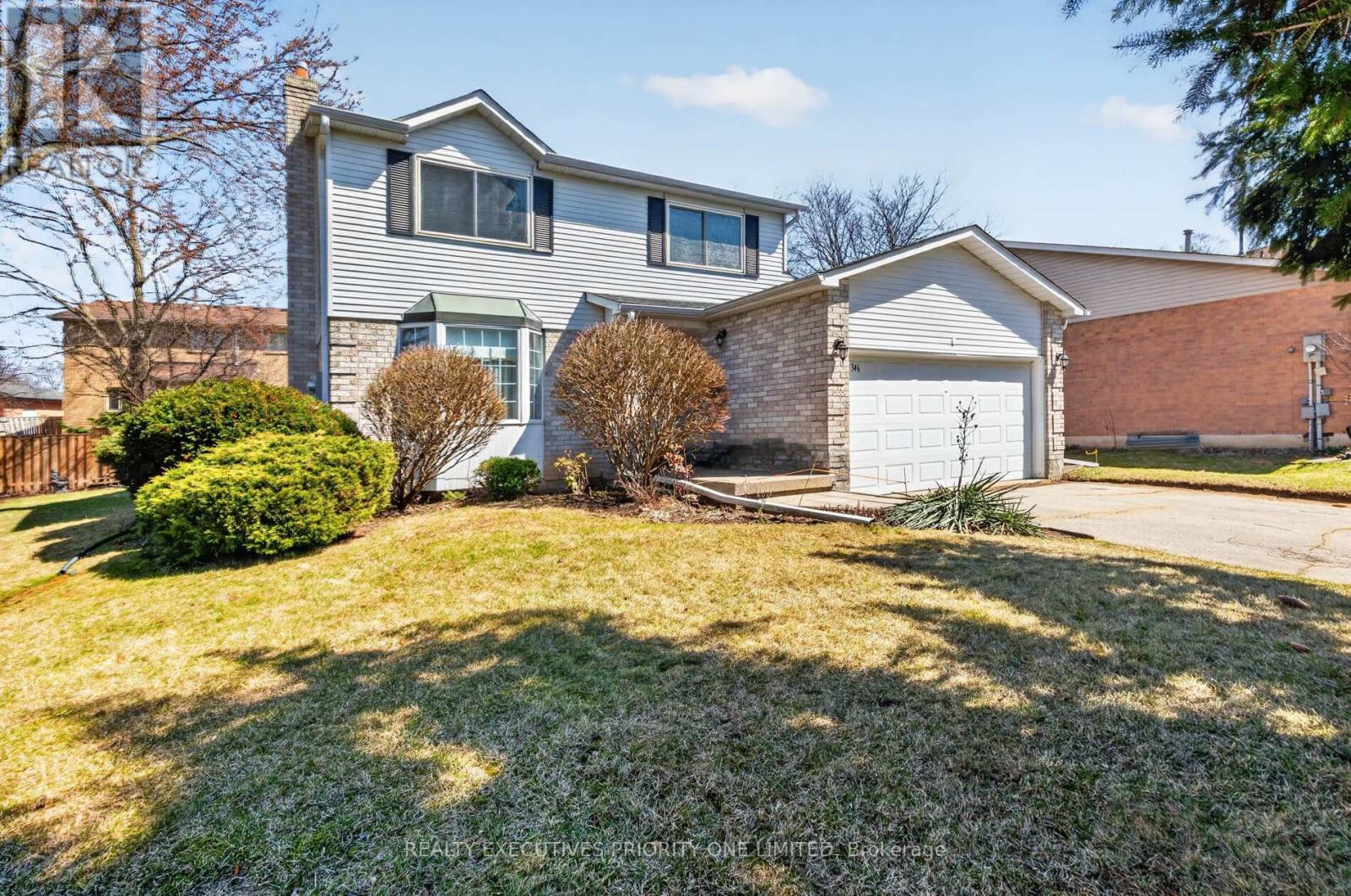 346 DARLINGTON CRESCENT, Newmarket, Ontario