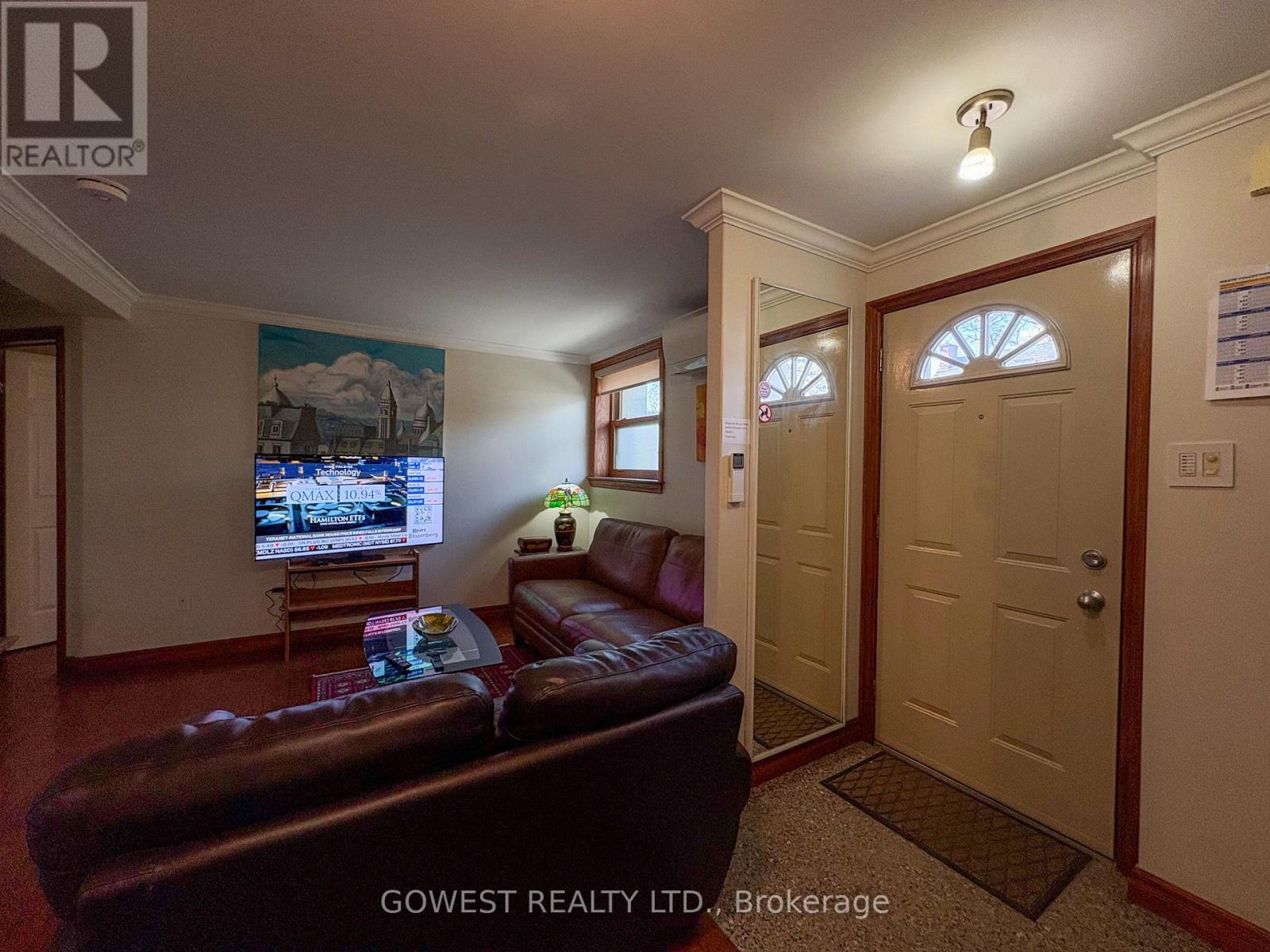 4 - 20 Glen Gordon Road, Toronto, Ontario  M6P 1B8 - Photo 8 - W12934408