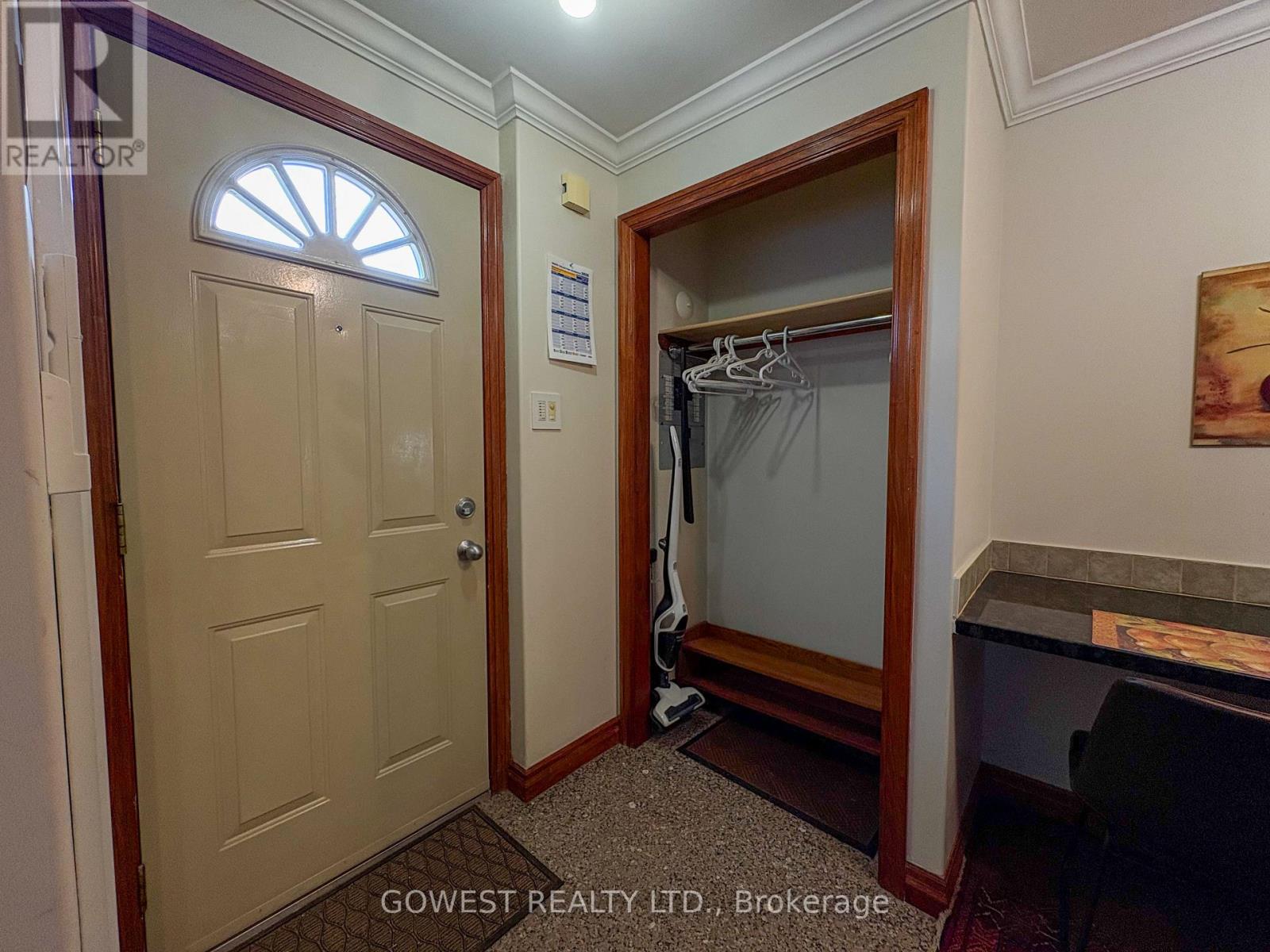 4 - 20 Glen Gordon Road, Toronto, Ontario  M6P 1B8 - Photo 9 - W12934408