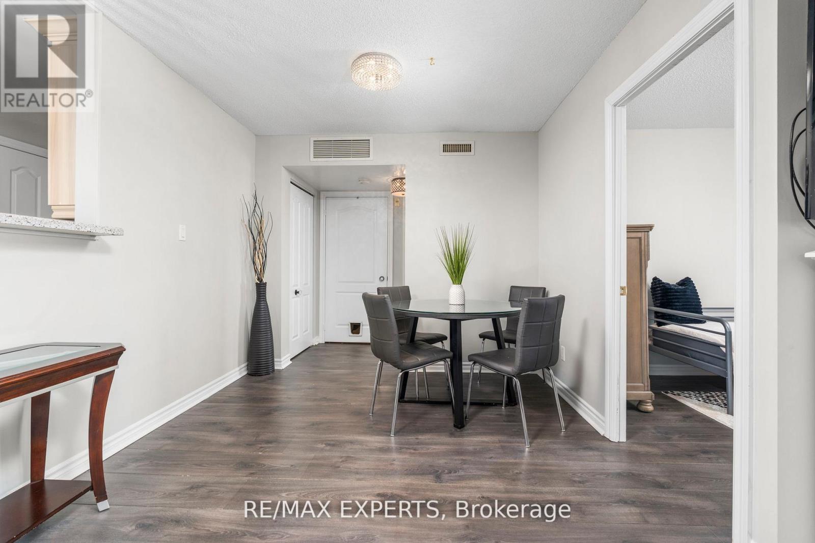 406 - 10 Dayspring Circle, Brampton, Ontario  L6P 1B9 - Photo 12 - W13053040