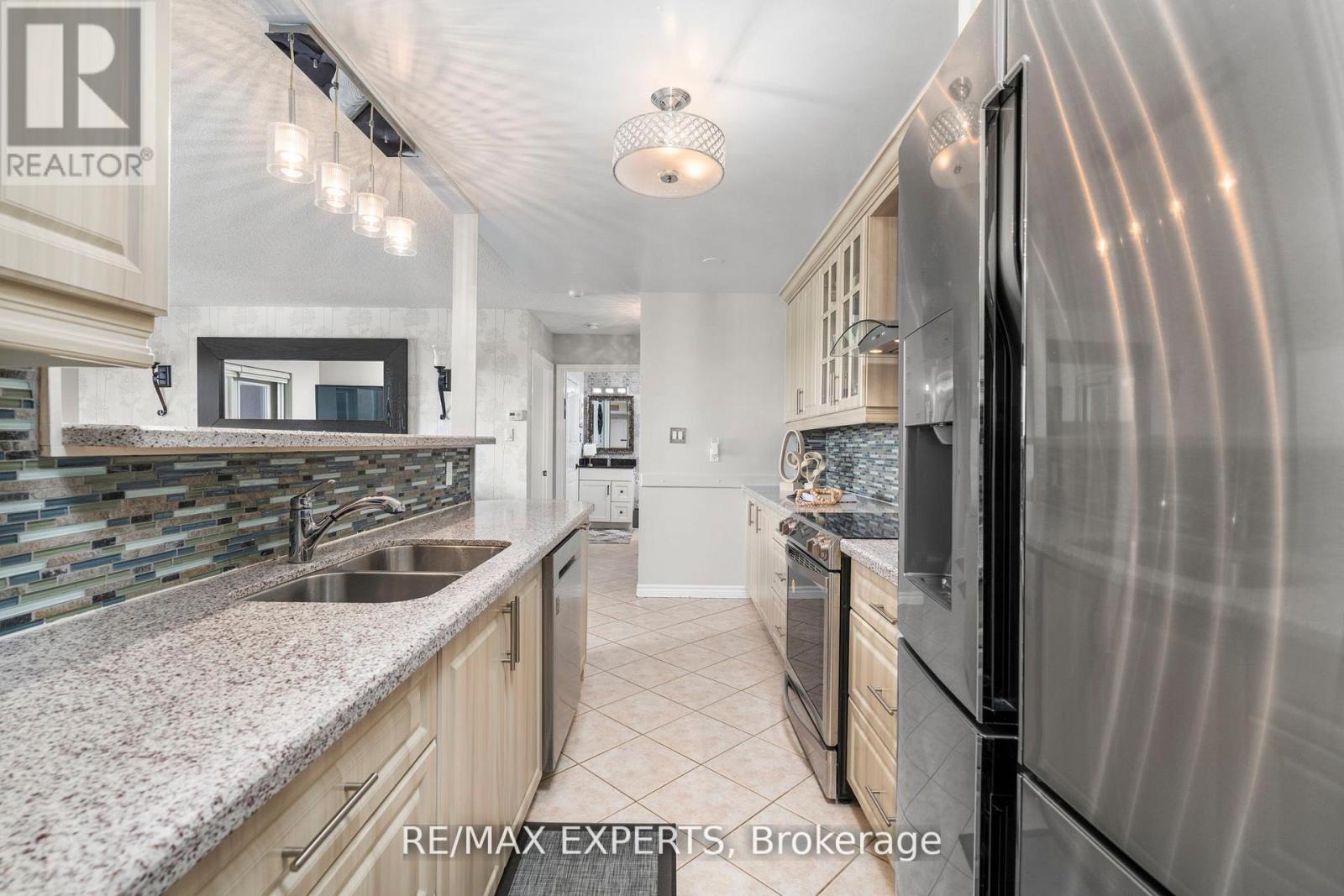 406 - 10 Dayspring Circle, Brampton, Ontario  L6P 1B9 - Photo 6 - W13053040