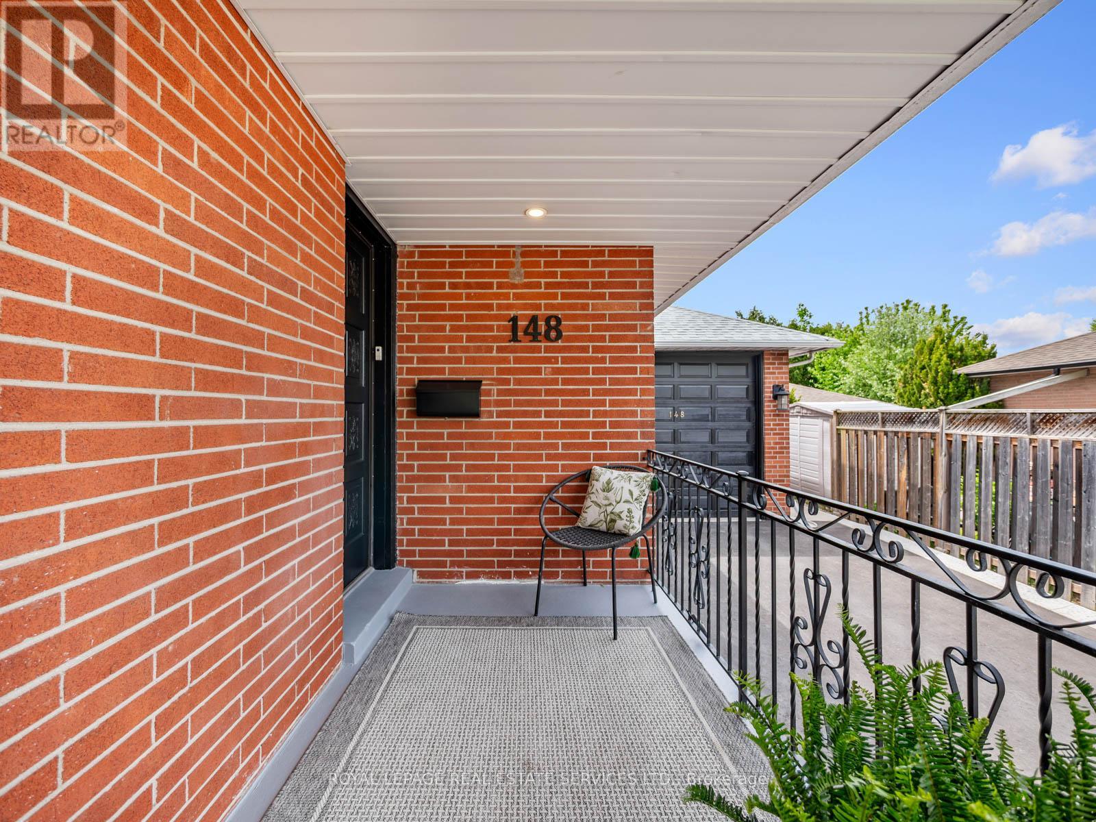 148 Wincott Drive, Toronto, Ontario M9R 2P8 - Photo 4 - W13168502