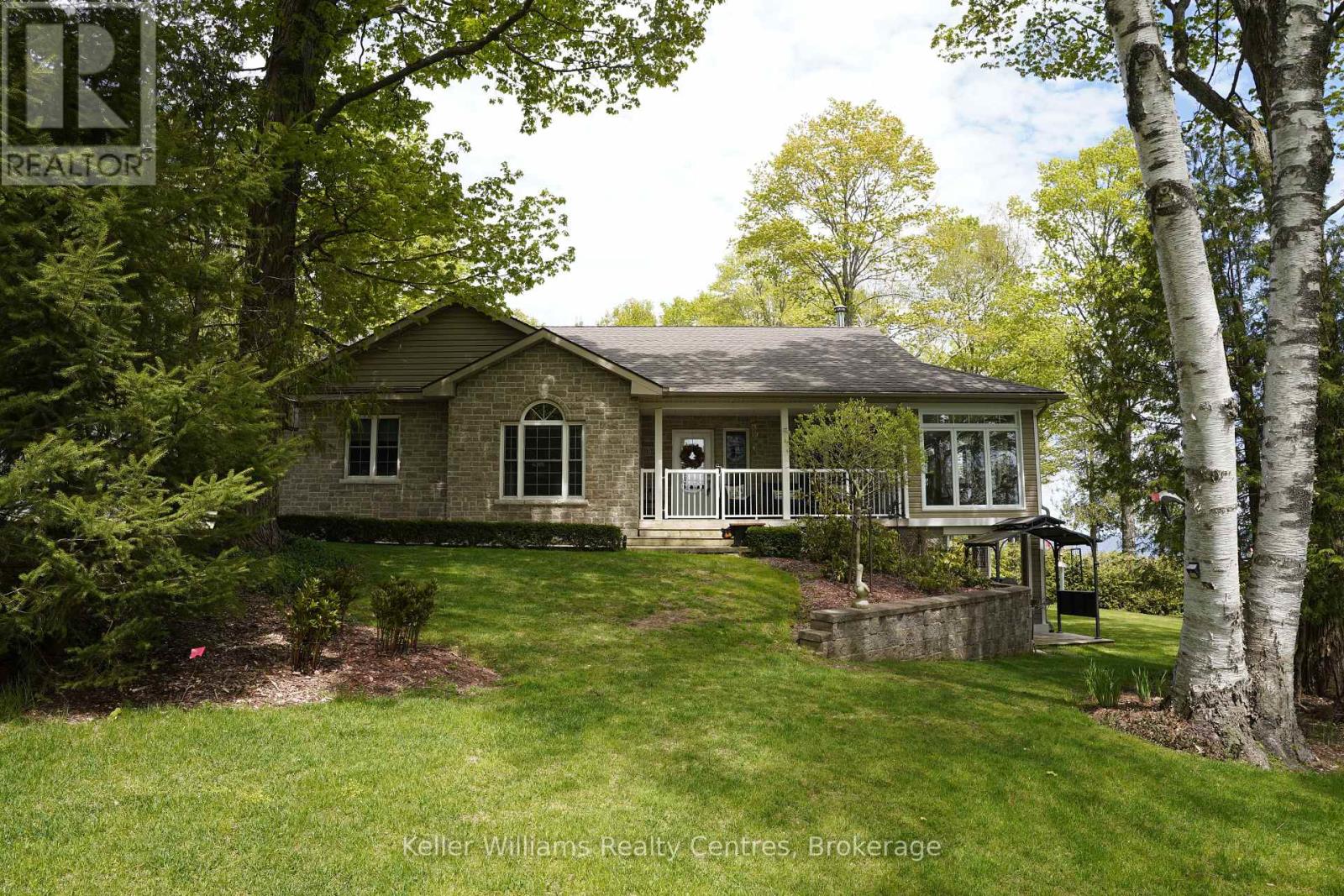 2 2nd Avenue, South Bruce Peninsula, Ontario  N0H 2T0 - Photo 5 - X12981398