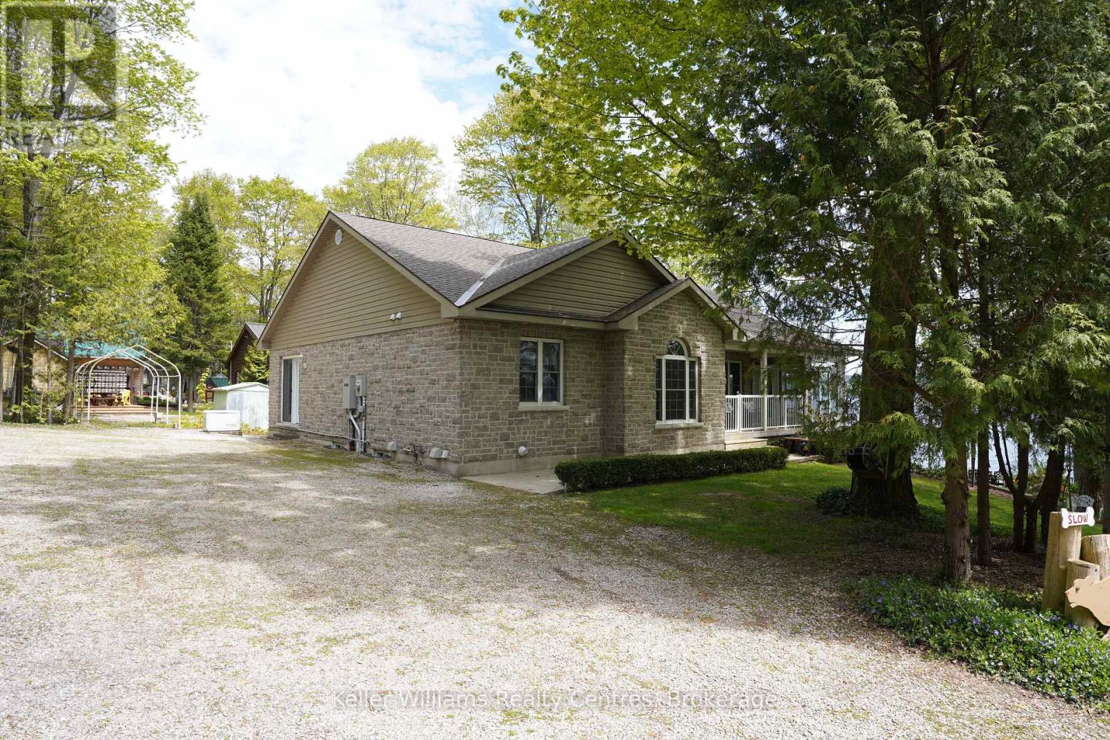 2 2nd Avenue, South Bruce Peninsula, Ontario  N0H 2T0 - Photo 4 - X12981398