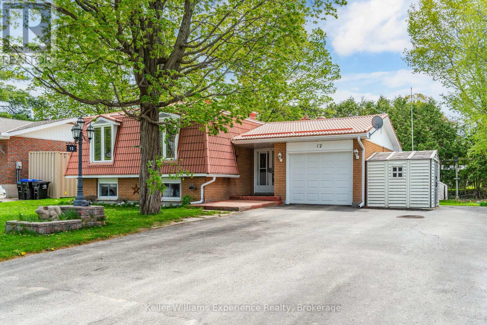 12 Richelieu Street, Penetanguishene, Ontario  L9M 1H9 - Photo 2 - S13168576